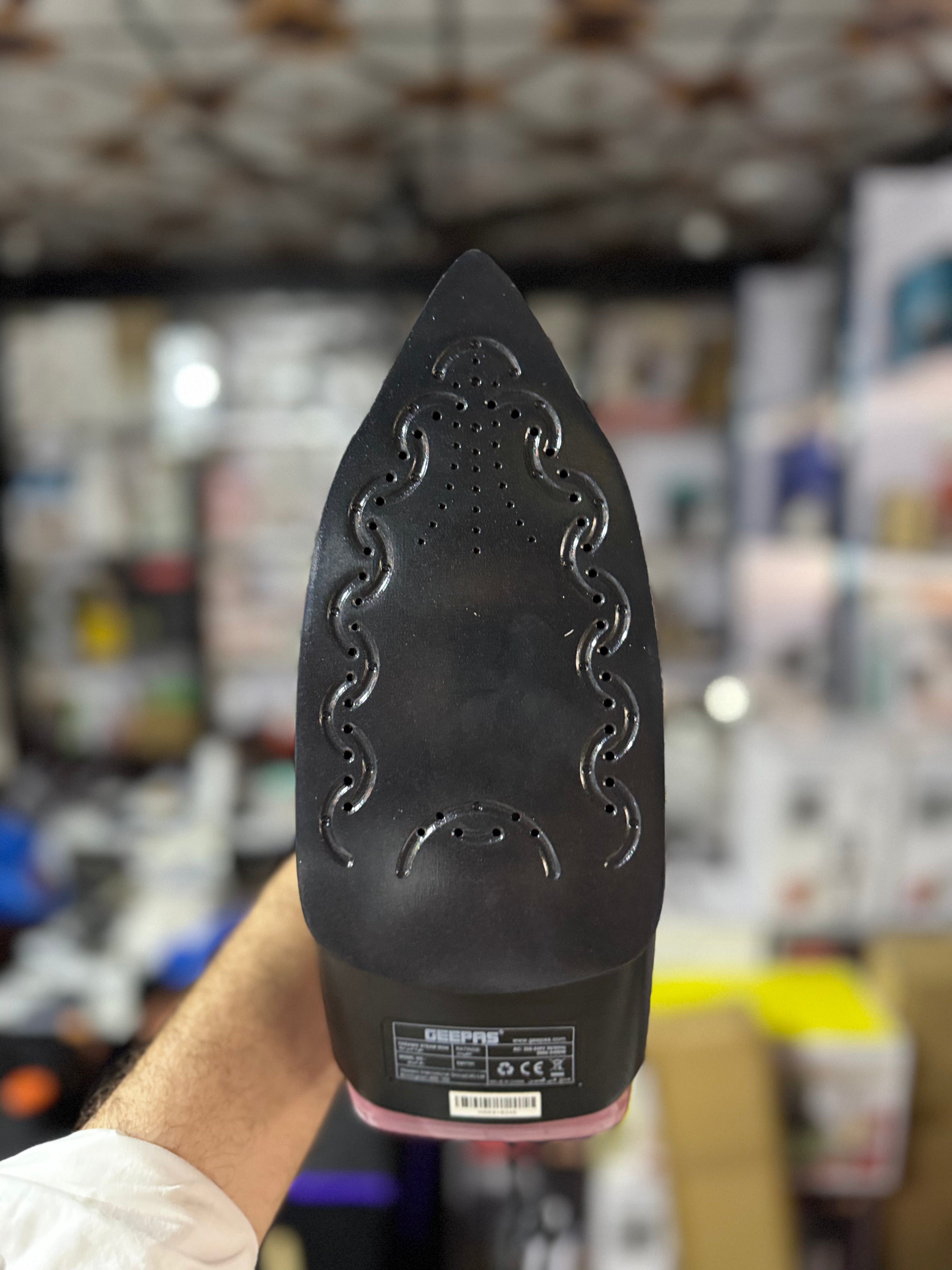 Geepas Ceramic Steam Iron GSI7791