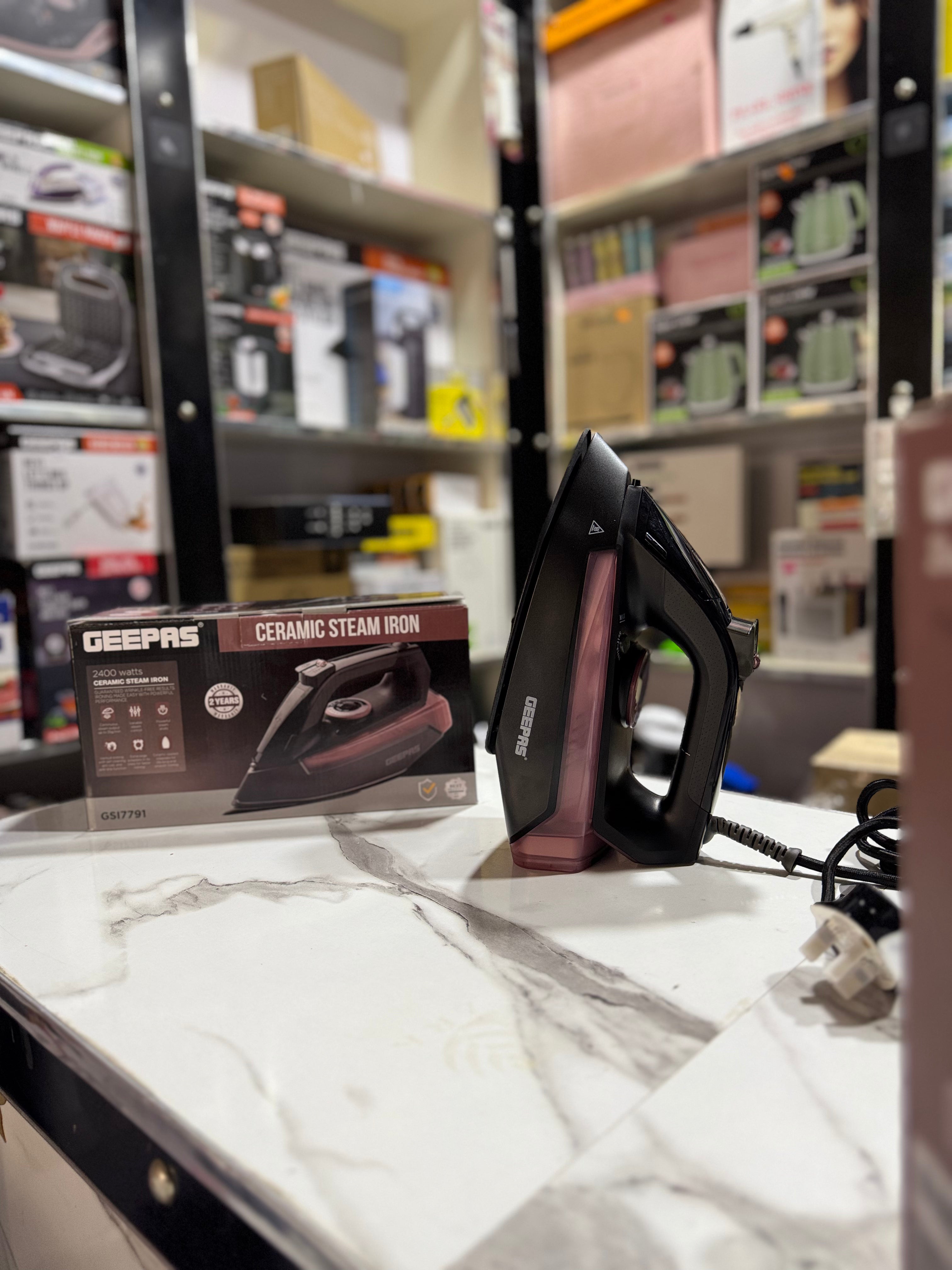 Geepas Ceramic Steam Iron GSI7791
