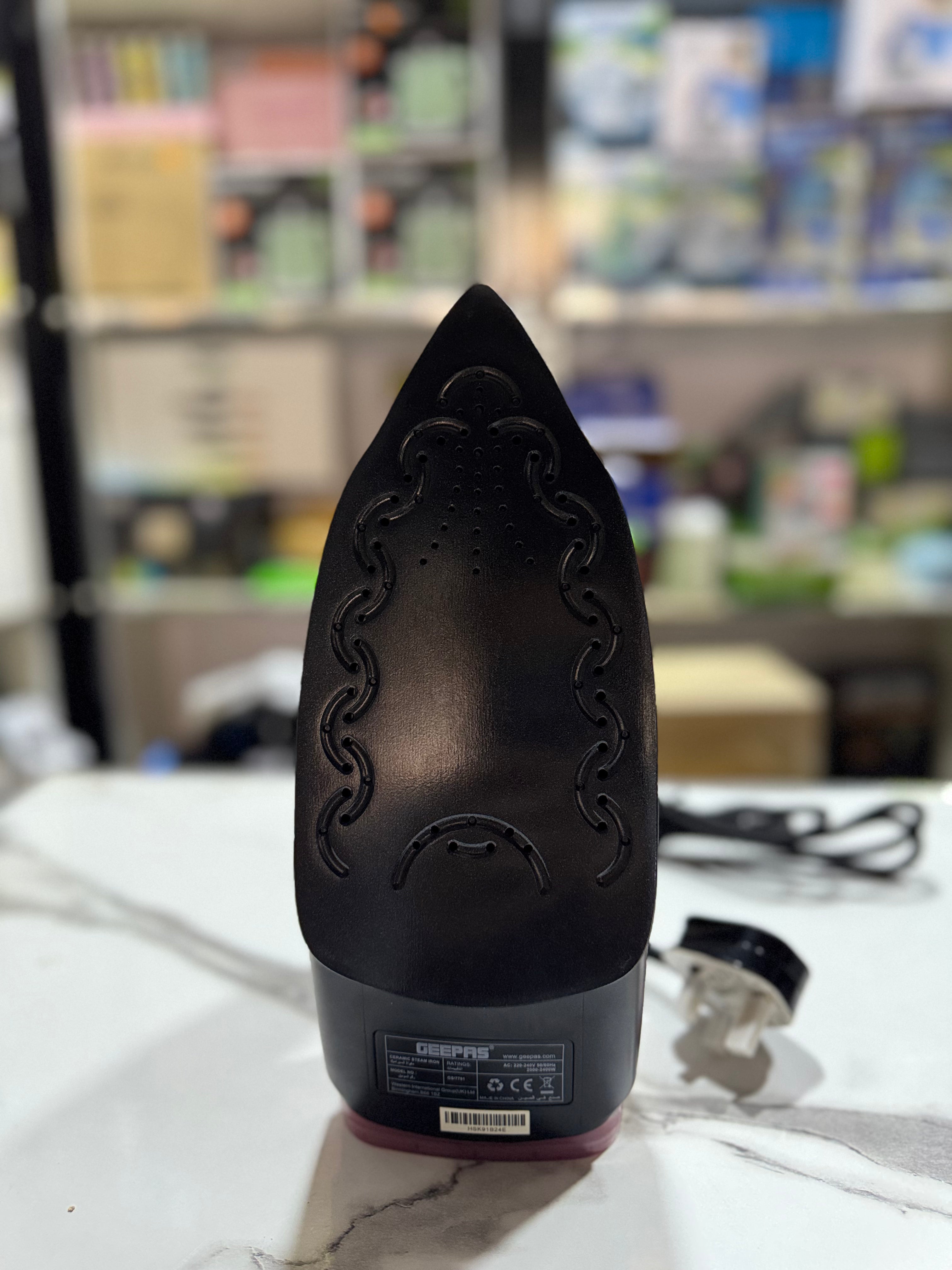 Geepas Ceramic Steam Iron GSI7791