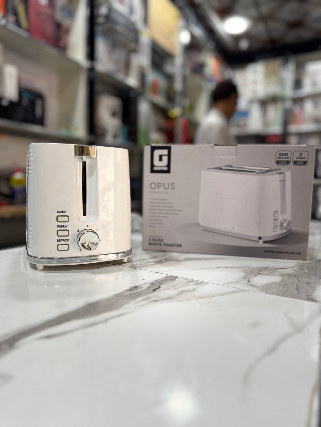 Geepas 2 Slice White Toaster