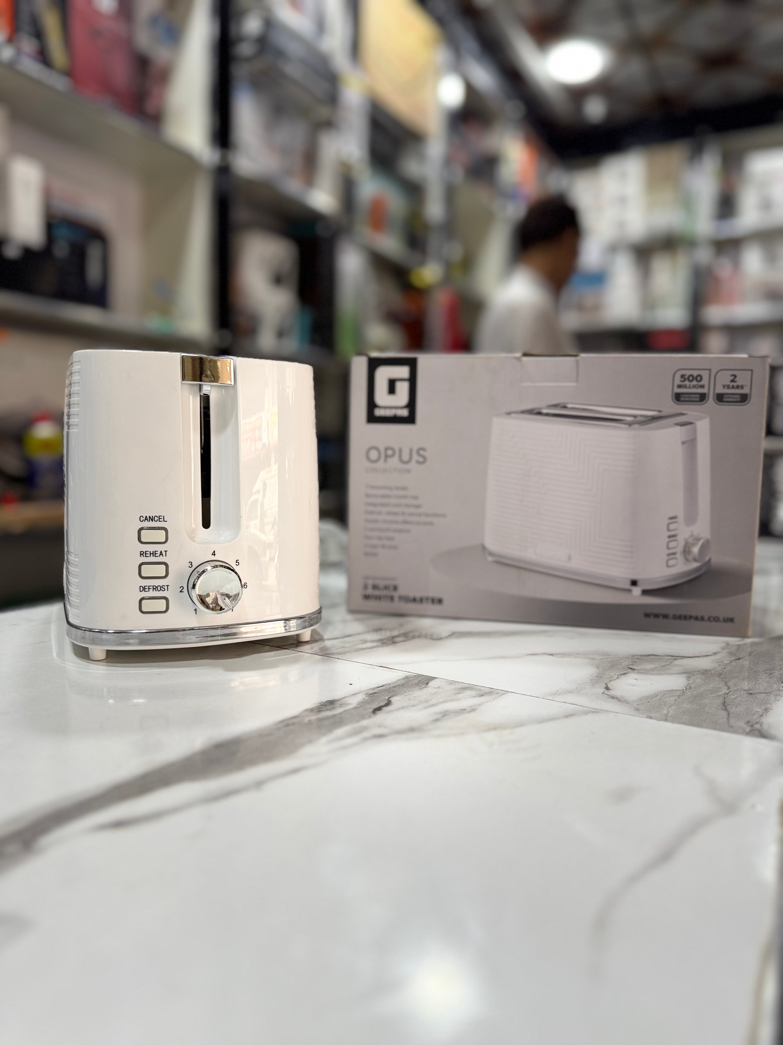 Geepas 2 Slice White Toaster