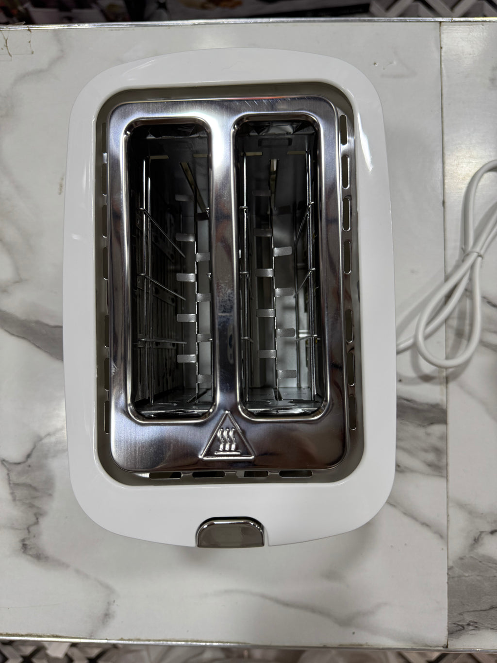 Geepas 2 Slice White Toaster