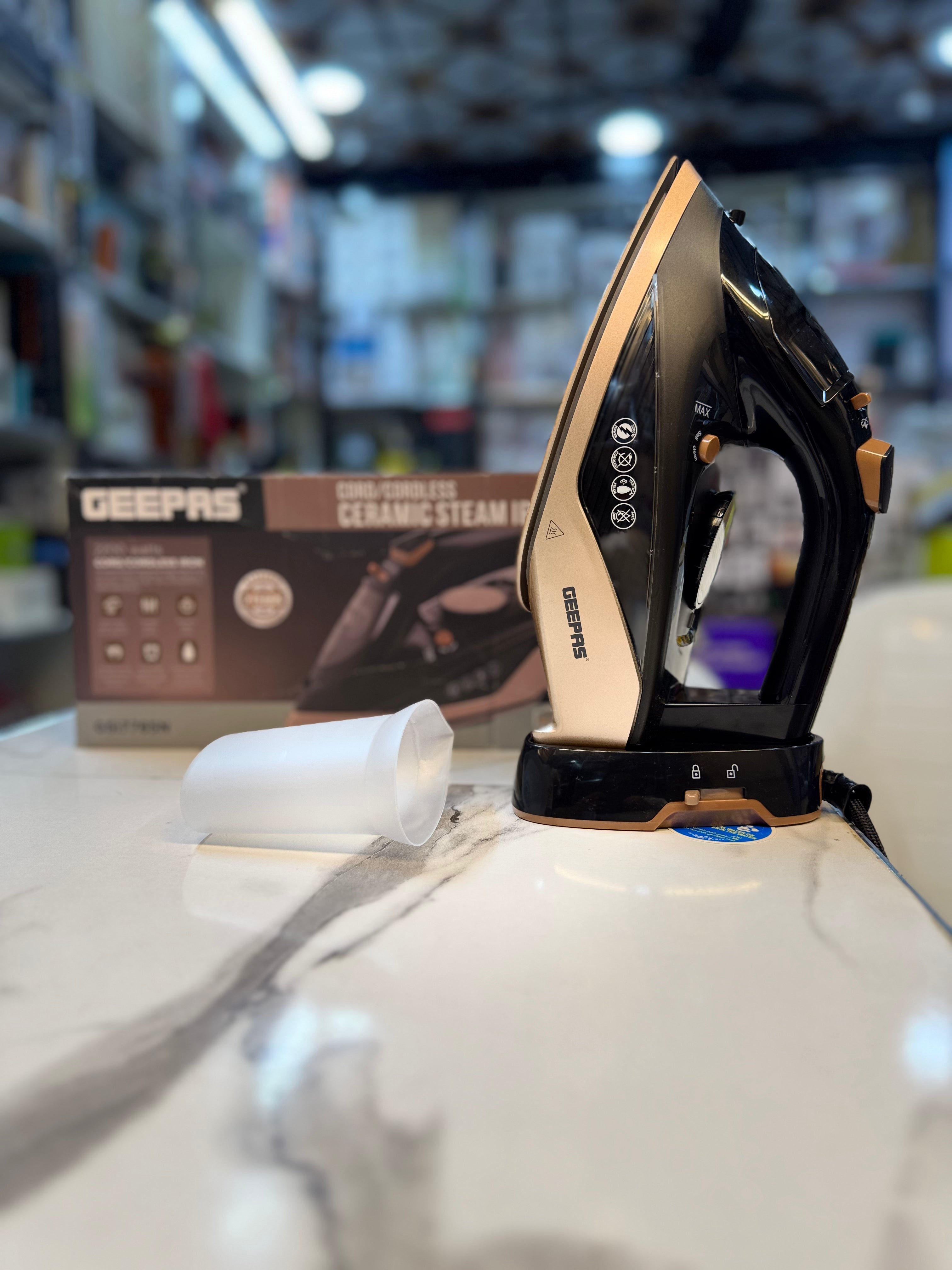 Geepas Cord/Corldless Ceramic Steam Iron
