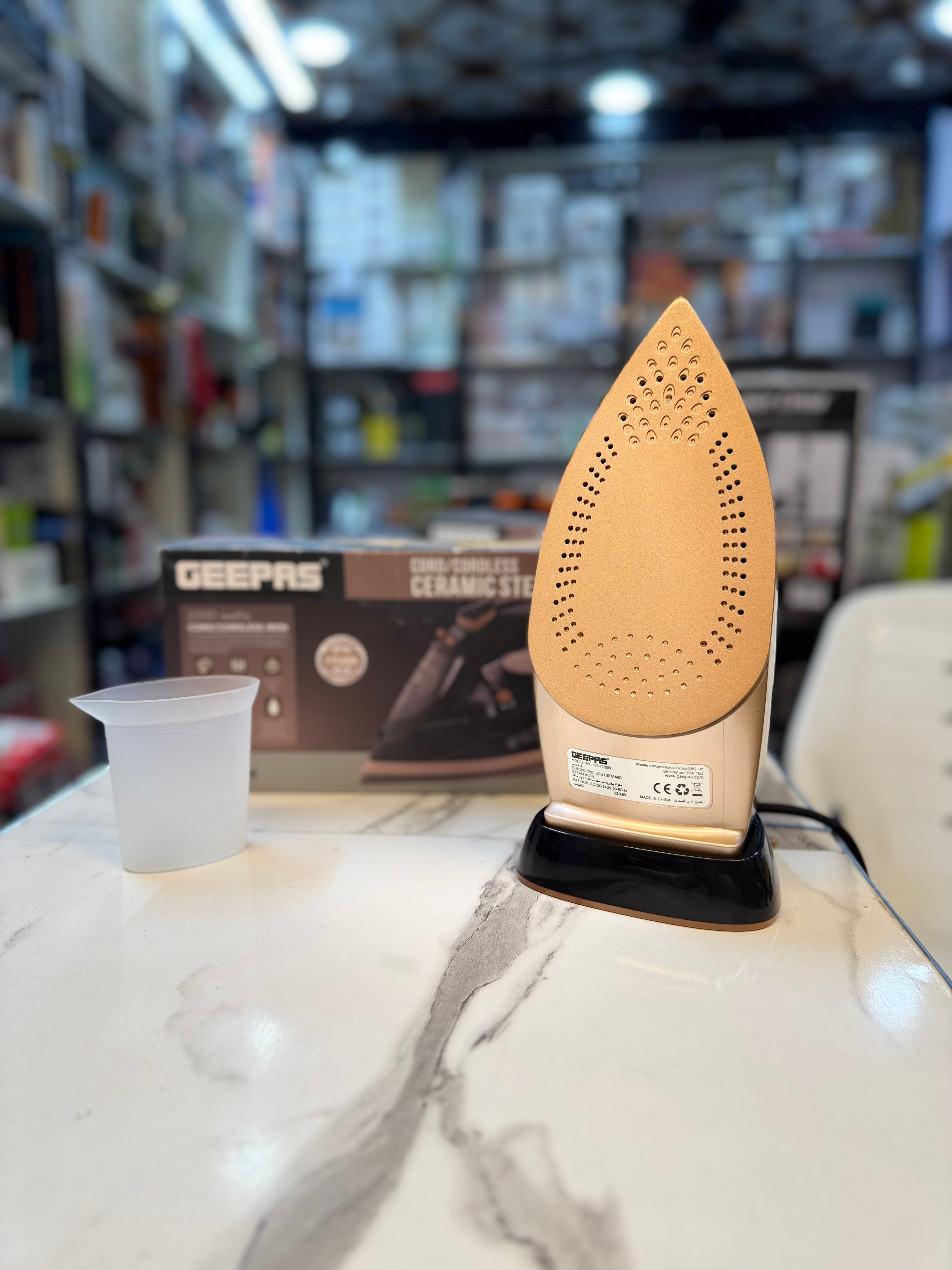 Geepas Cord/Corldless Ceramic Steam Iron