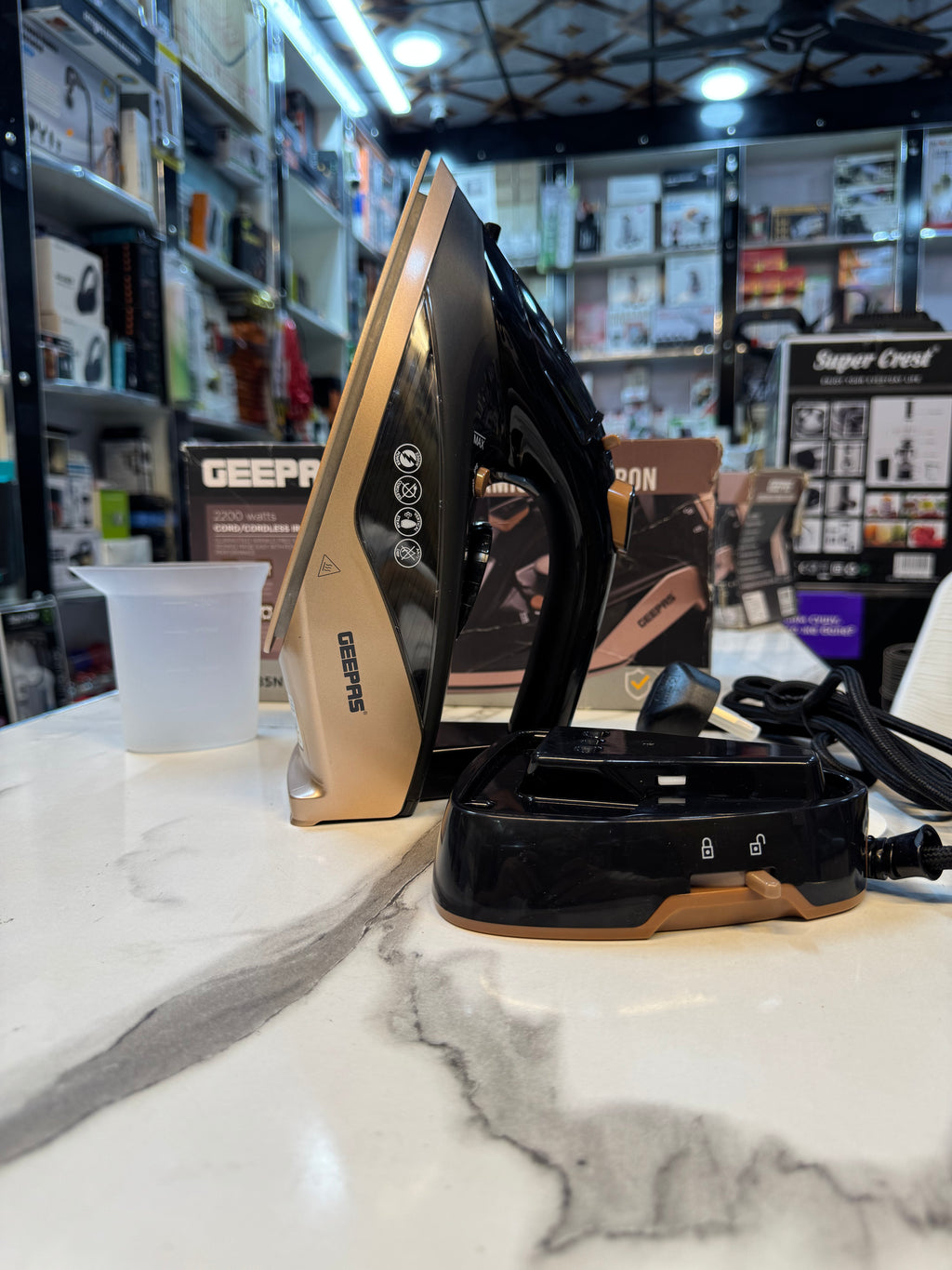 Geepas Cord/Corldless Ceramic Steam Iron