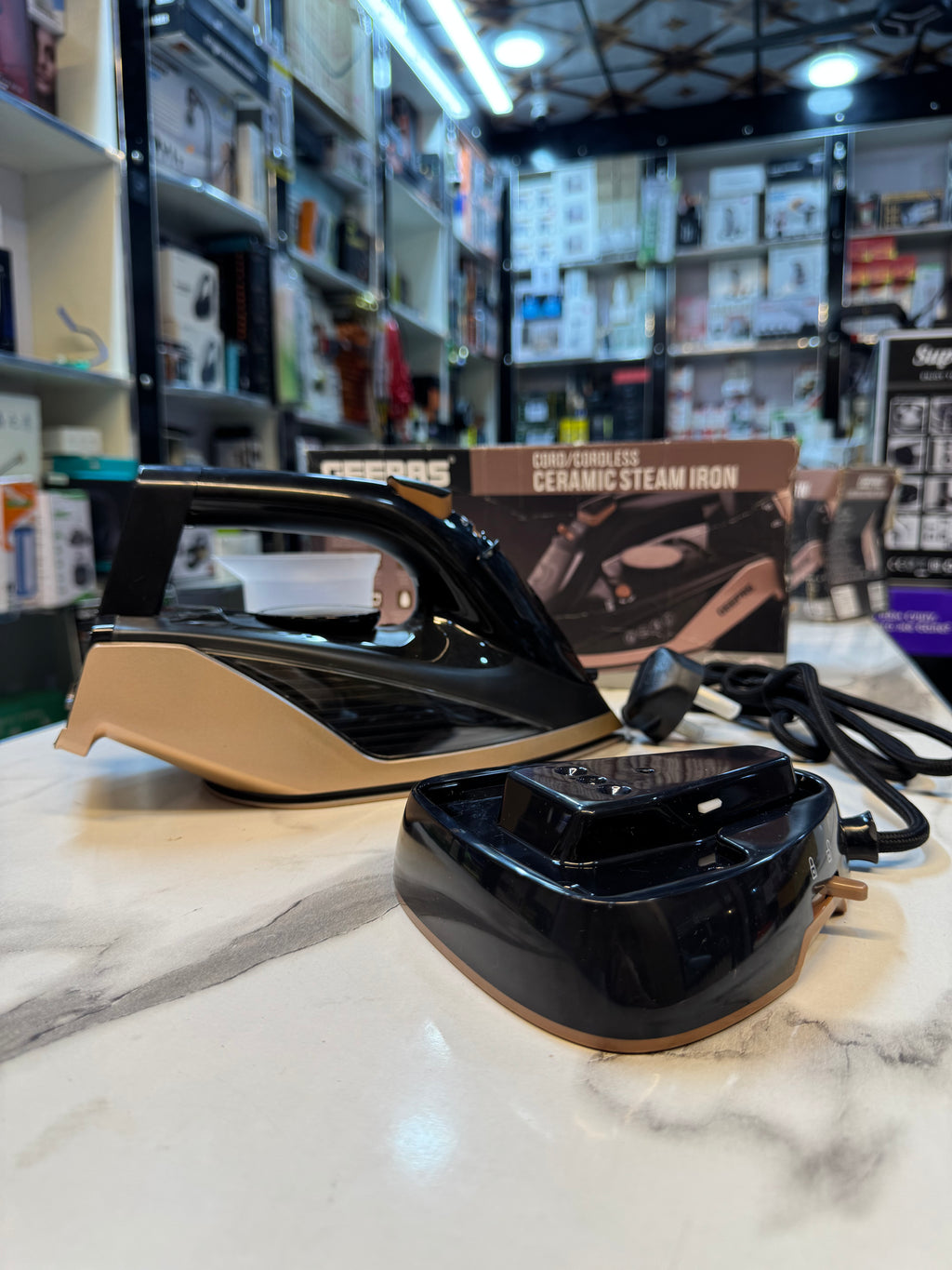 Geepas Cord/Corldless Ceramic Steam Iron