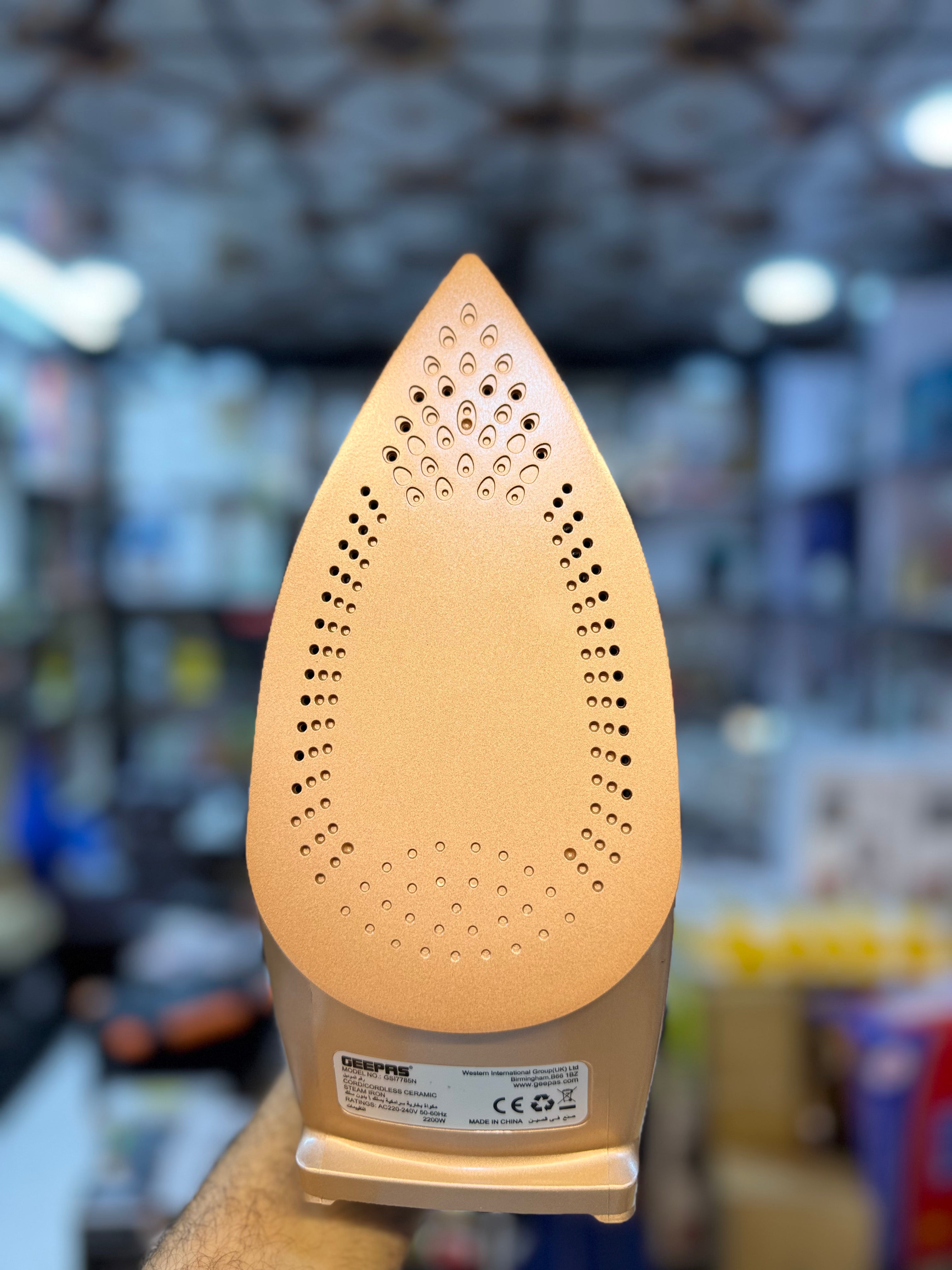 Geepas Cord/Corldless Ceramic Steam Iron