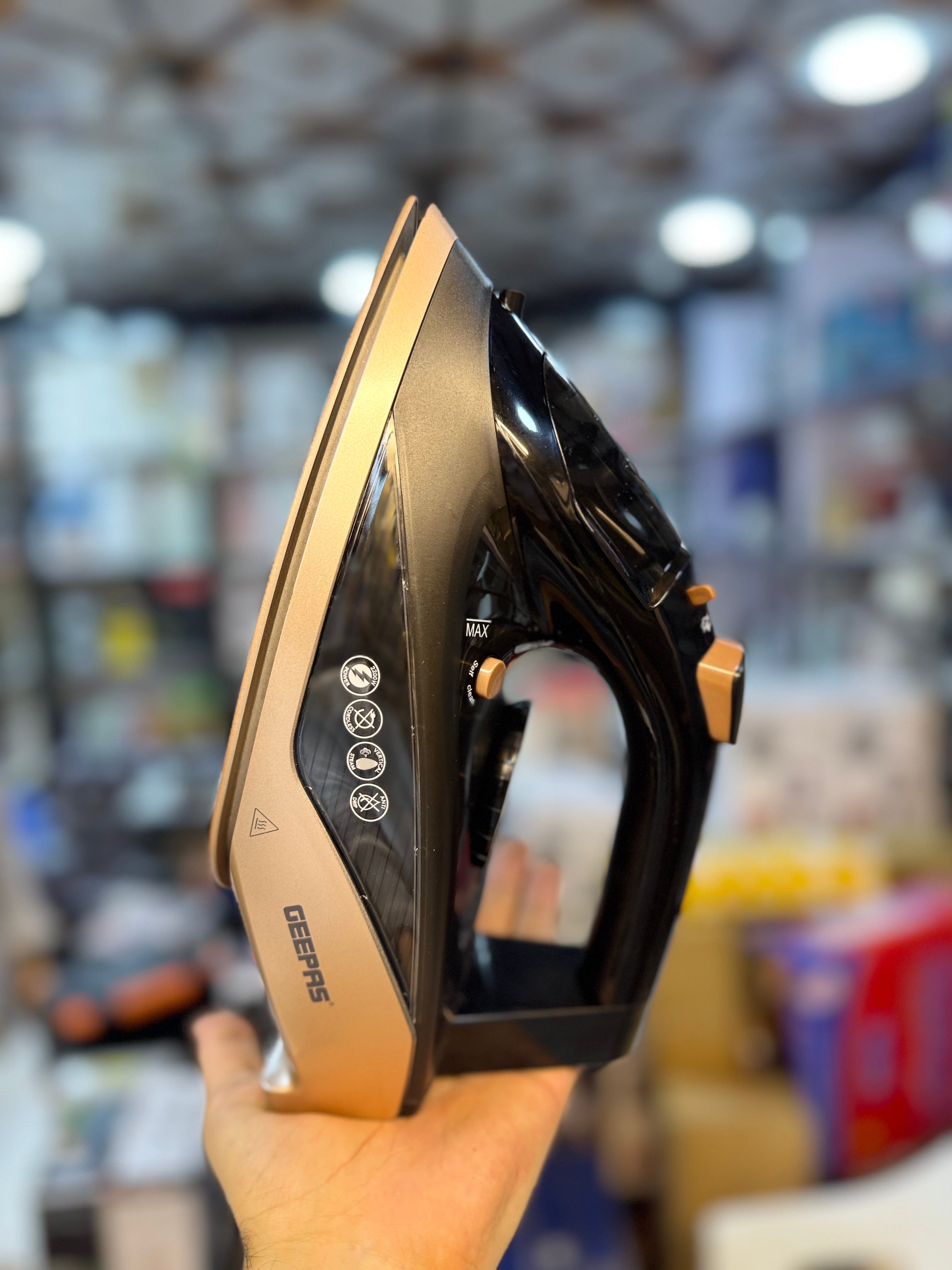 Geepas Cord/Corldless Ceramic Steam Iron