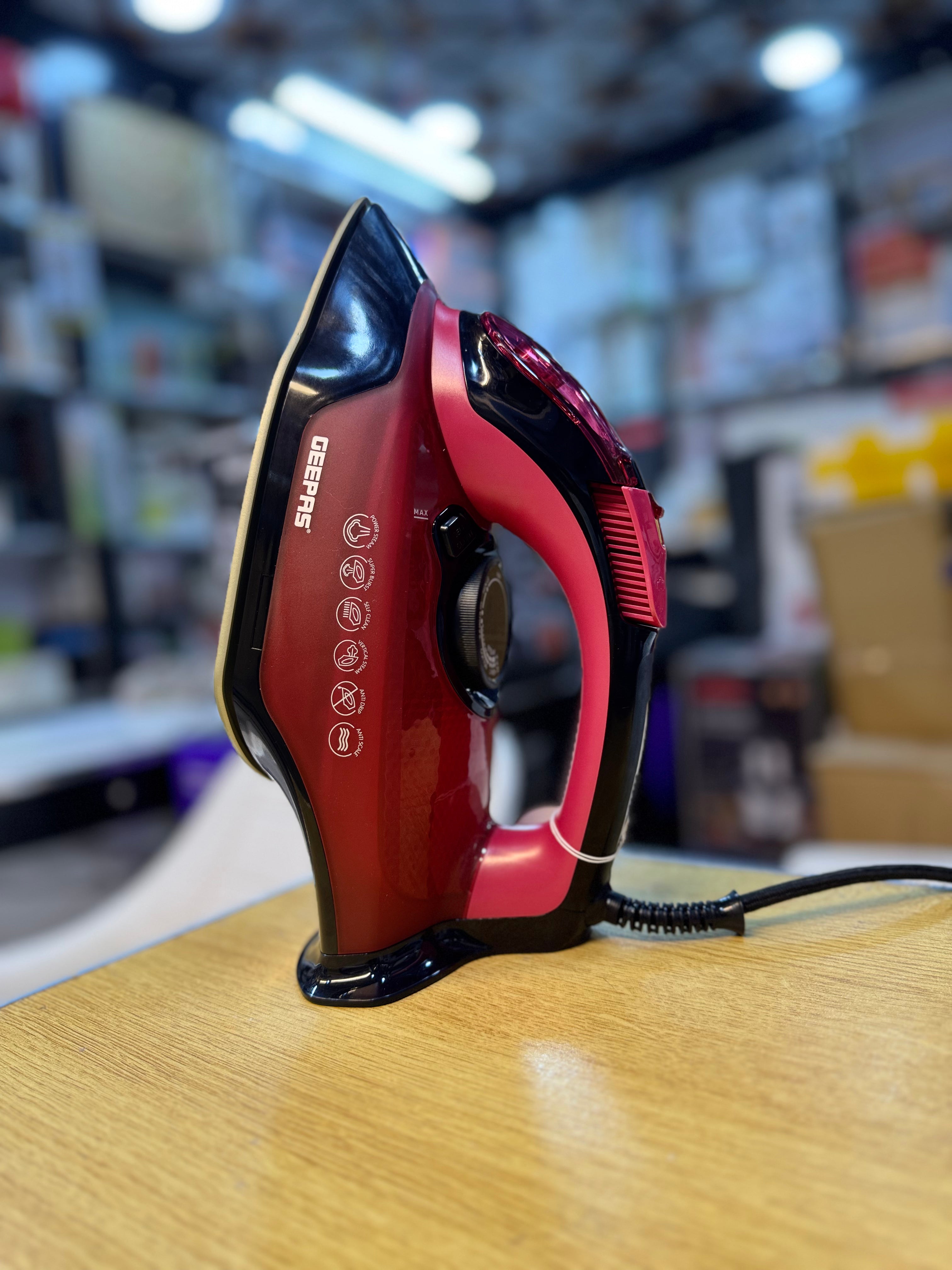 Geepas Ceramic Steam Iron GSI24026