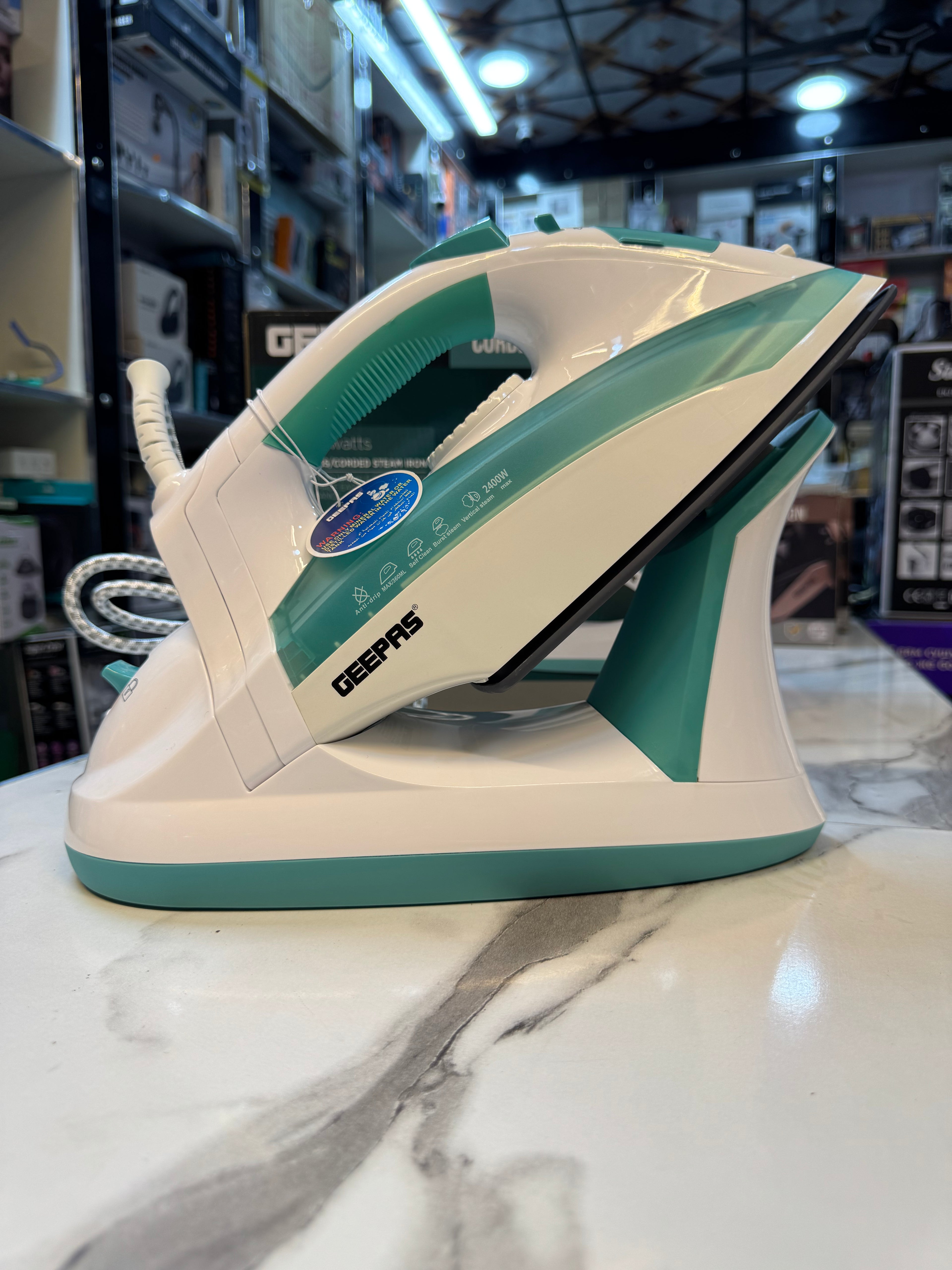 Geepas Corded/Cord Steam Iron GSI24015