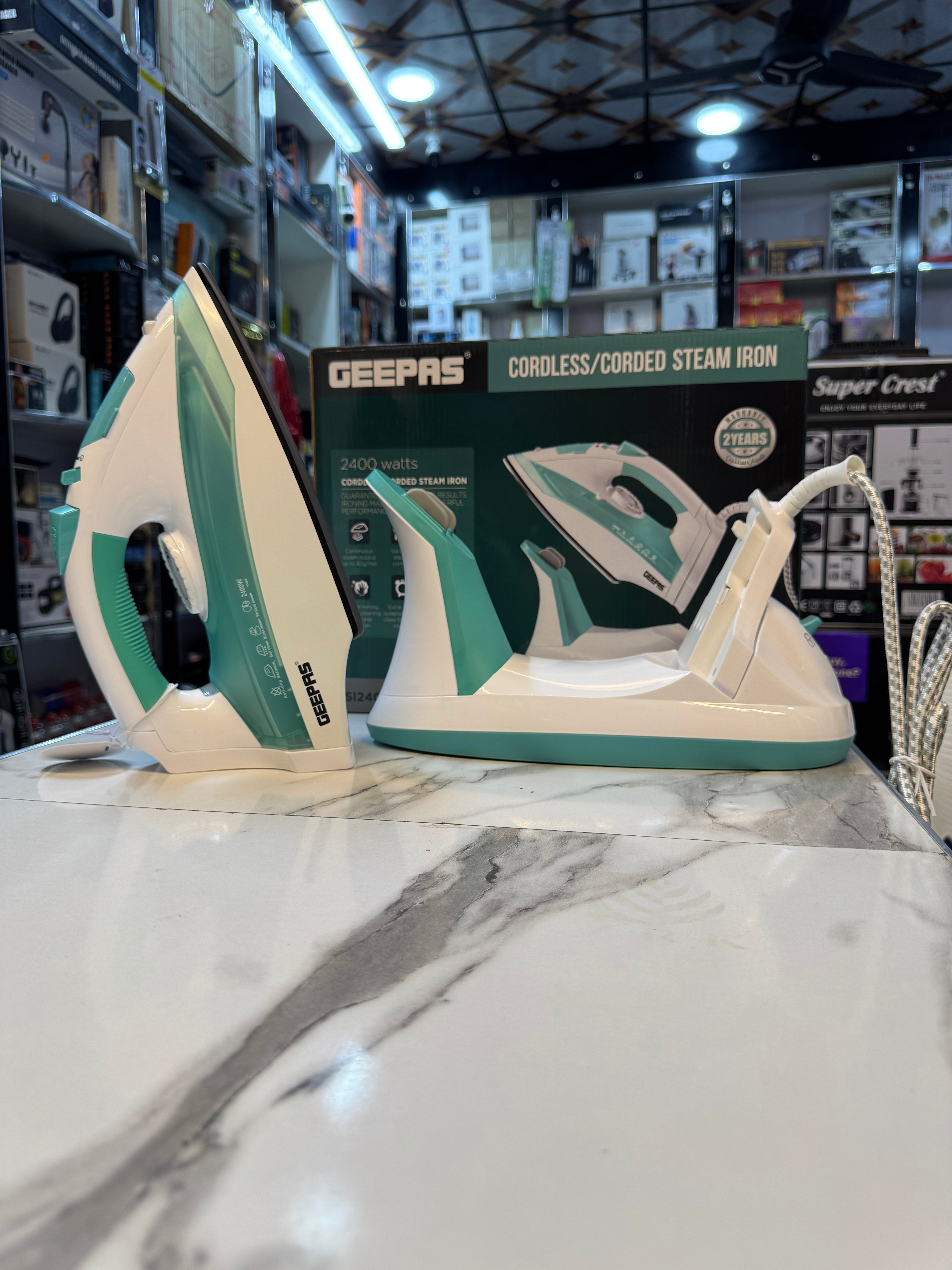 Geepas Corded/Cord Steam Iron GSI24015