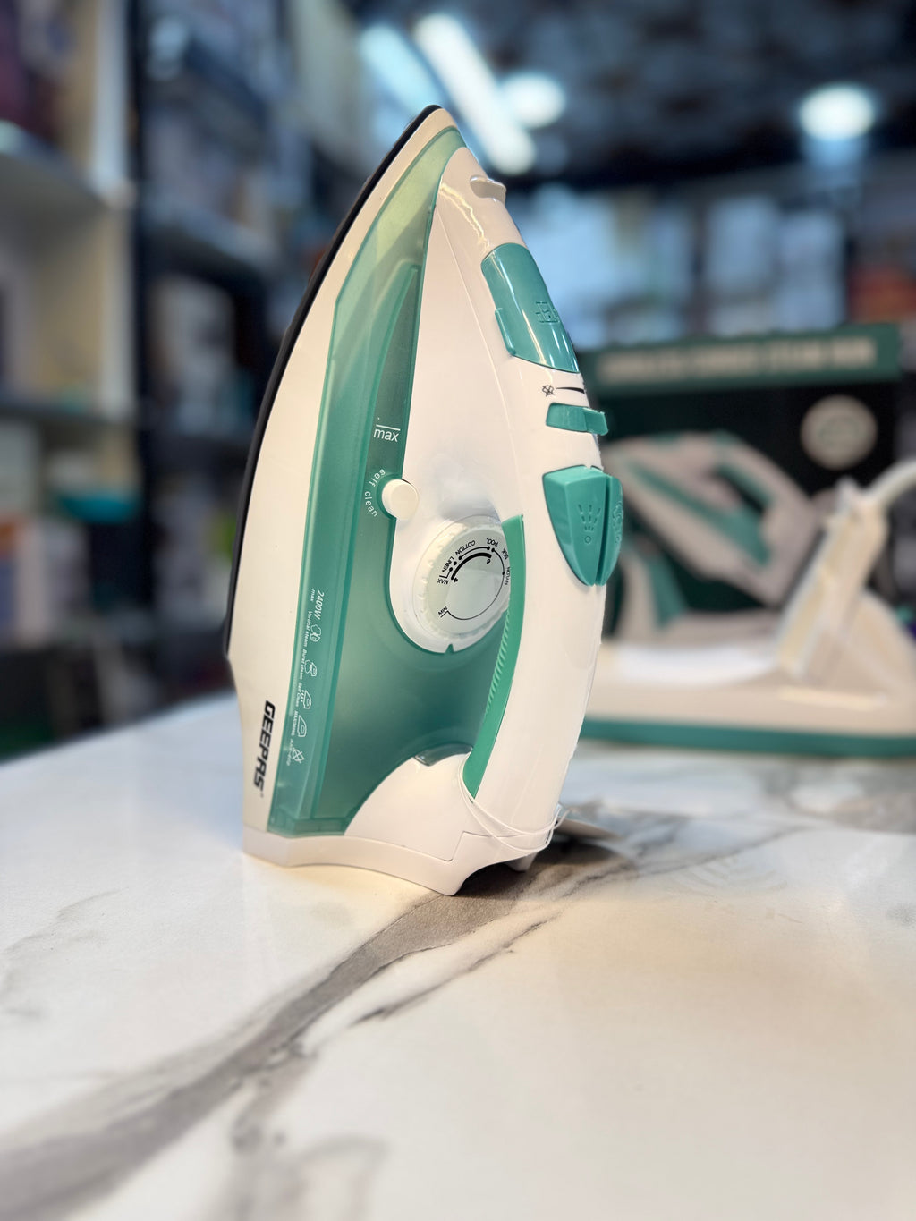 Geepas Corded/Cord Steam Iron GSI24015