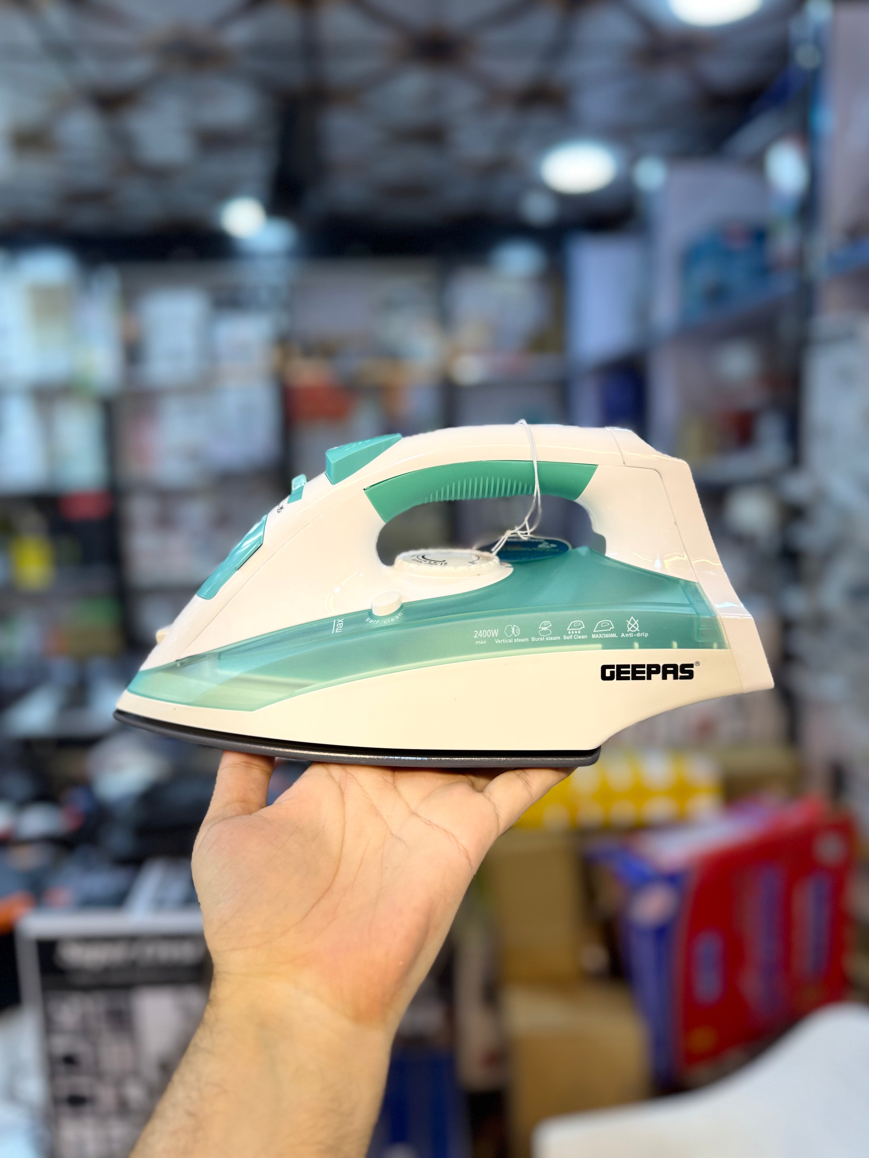 Geepas Corded/Cord Steam Iron GSI24015