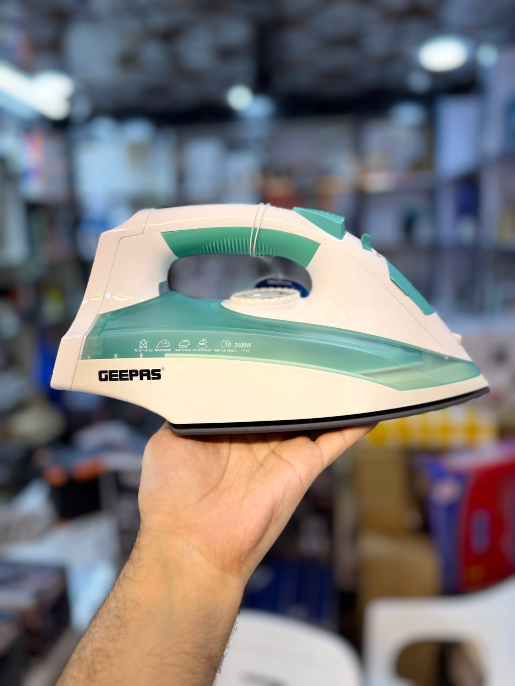 Geepas Corded/Cord Steam Iron GSI24015