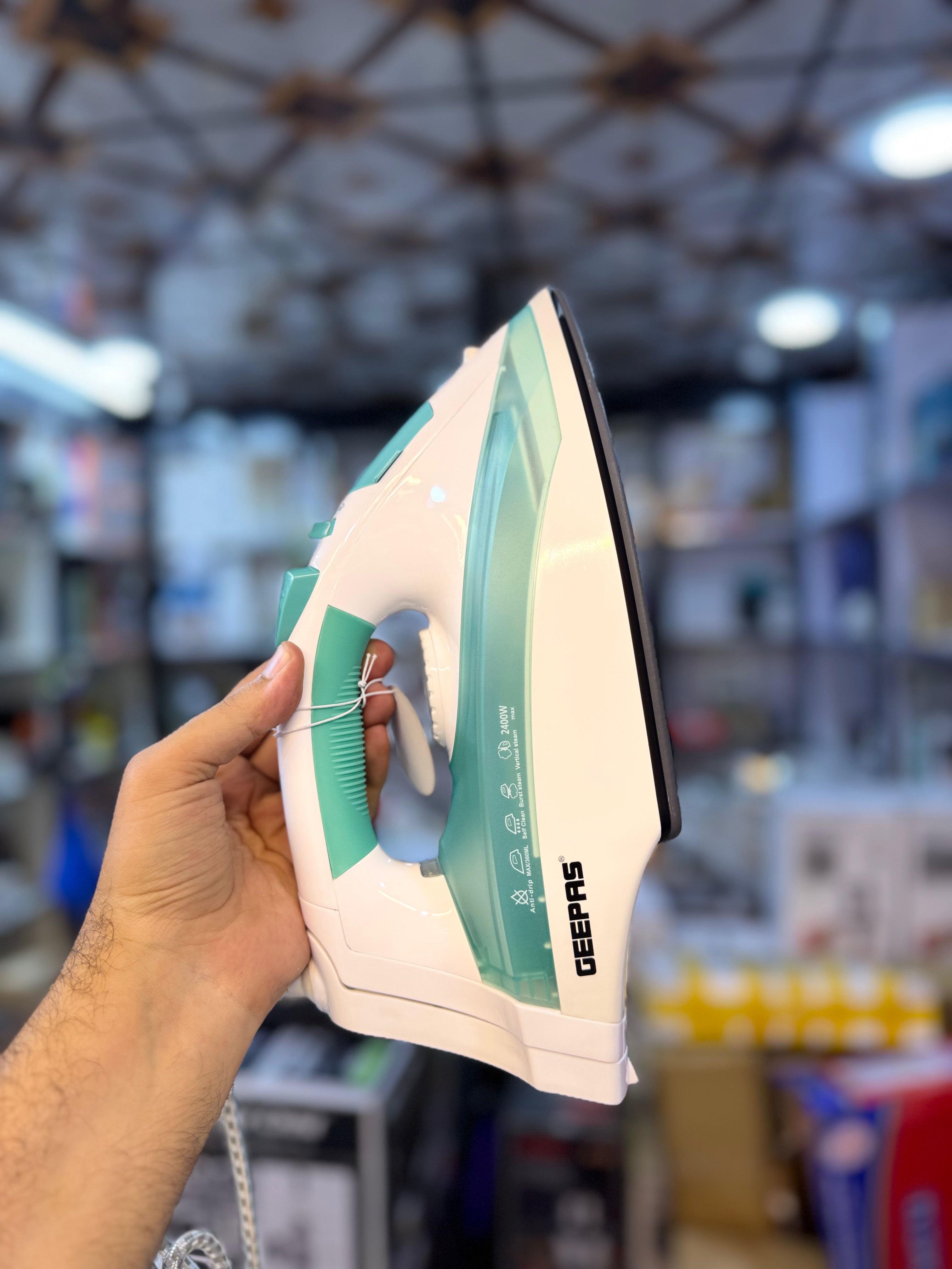 Geepas Corded/Cord Steam Iron GSI24015