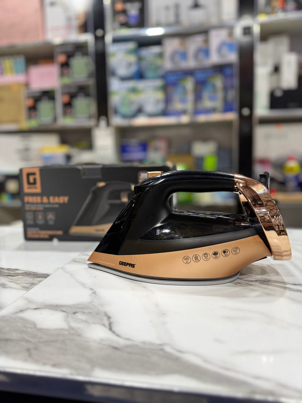 Geepas Auto-Temperature Steam Iron GSI24034UK