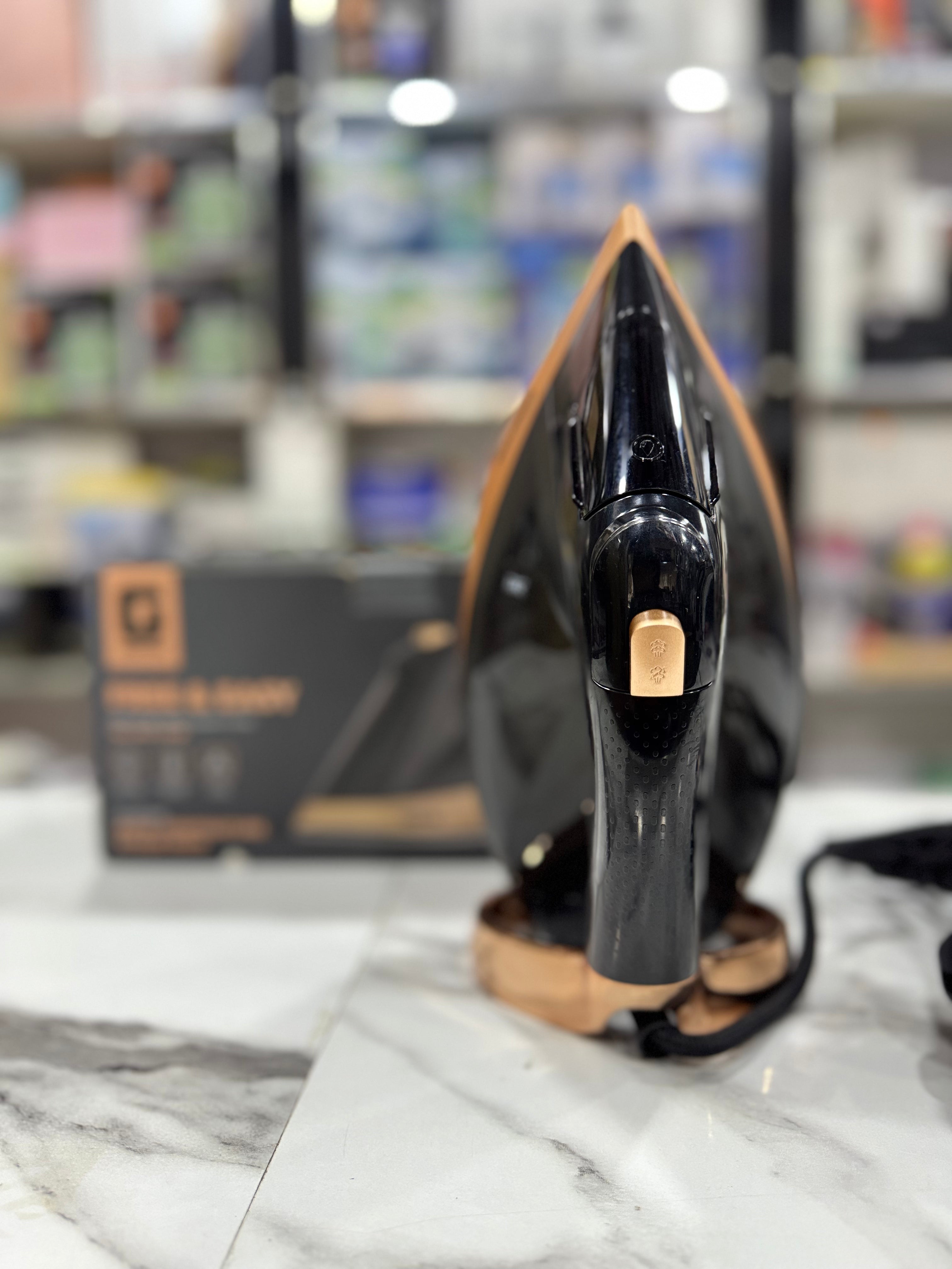 Geepas Auto-Temperature Steam Iron GSI24034UK