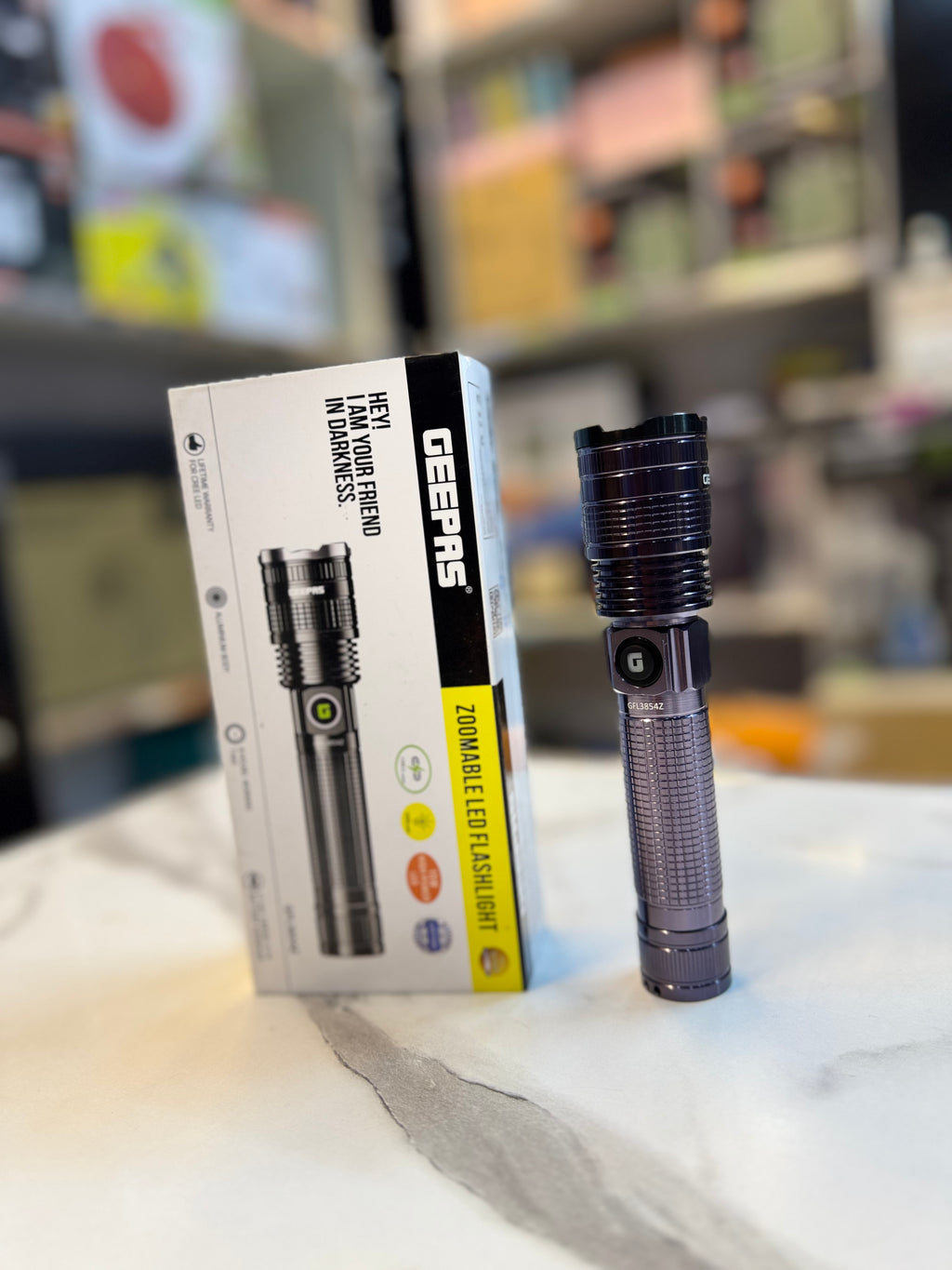 Geepas Zoomable Flashlight GFL3854Z