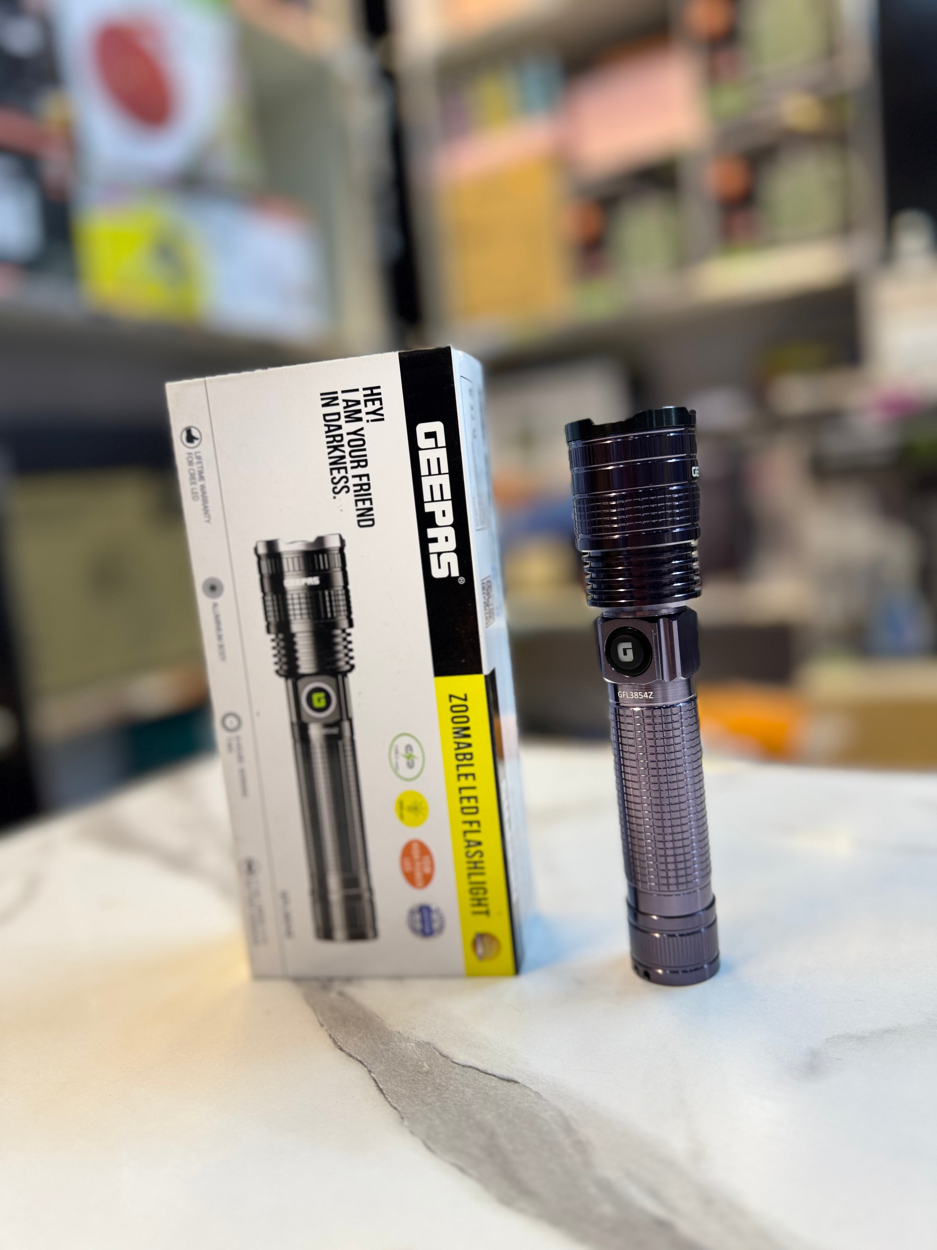 Geepas Zoomable Flashlight GFL3854Z