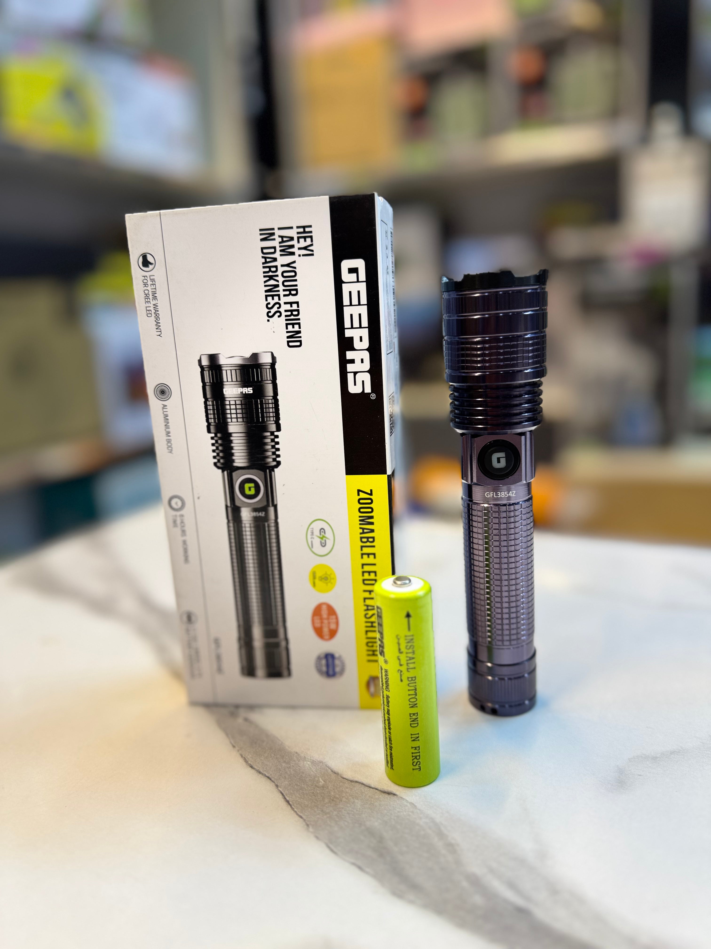 Geepas Zoomable Flashlight GFL3854Z