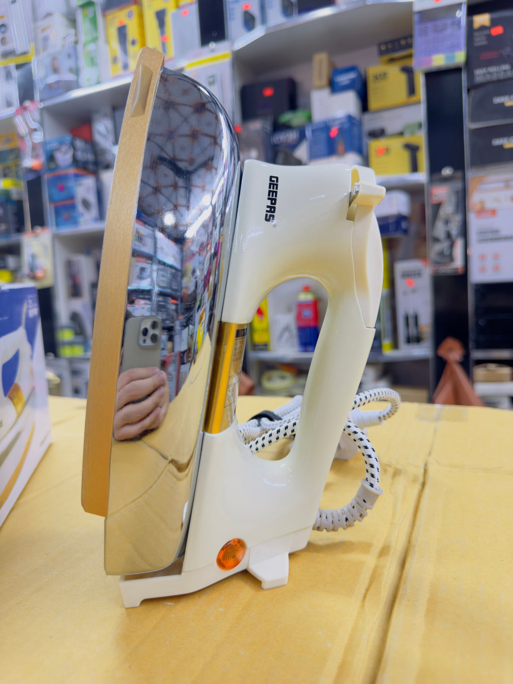 Geepas Heavy Dry Iron GDI2771P