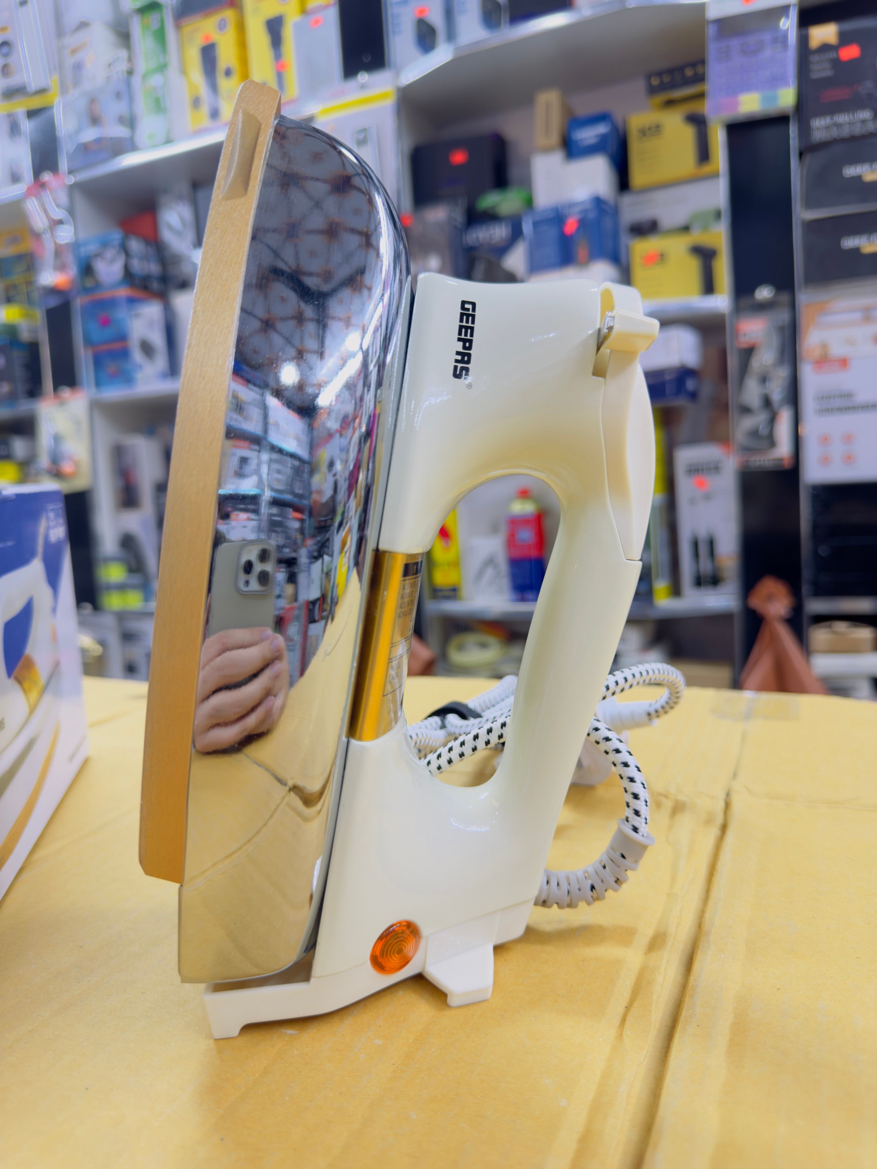 Geepas Heavy Dry Iron GDI2771P