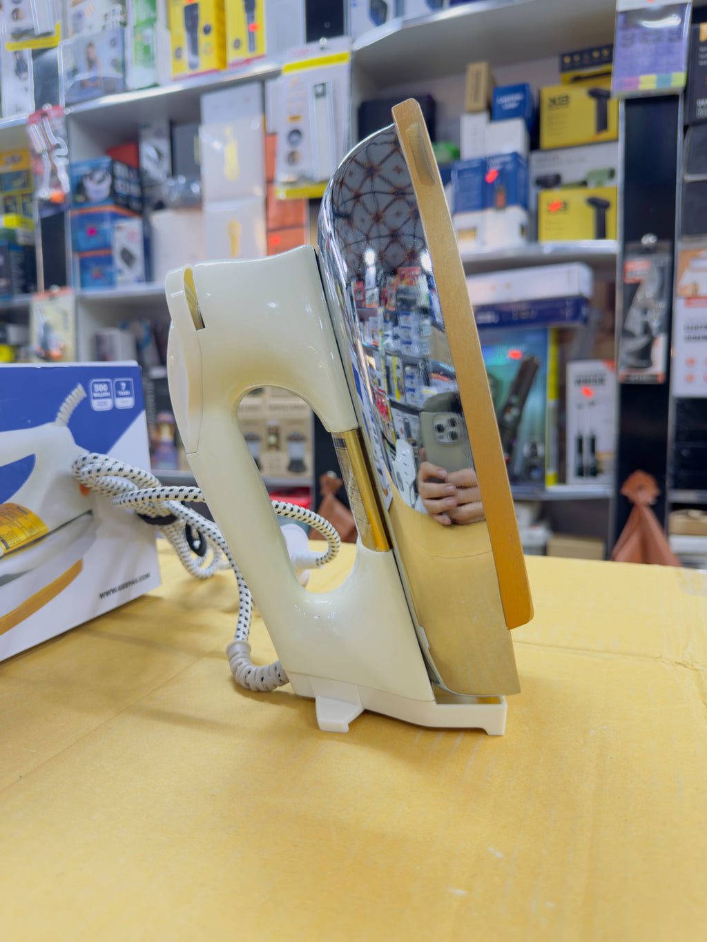 Geepas Heavy Dry Iron GDI2771P