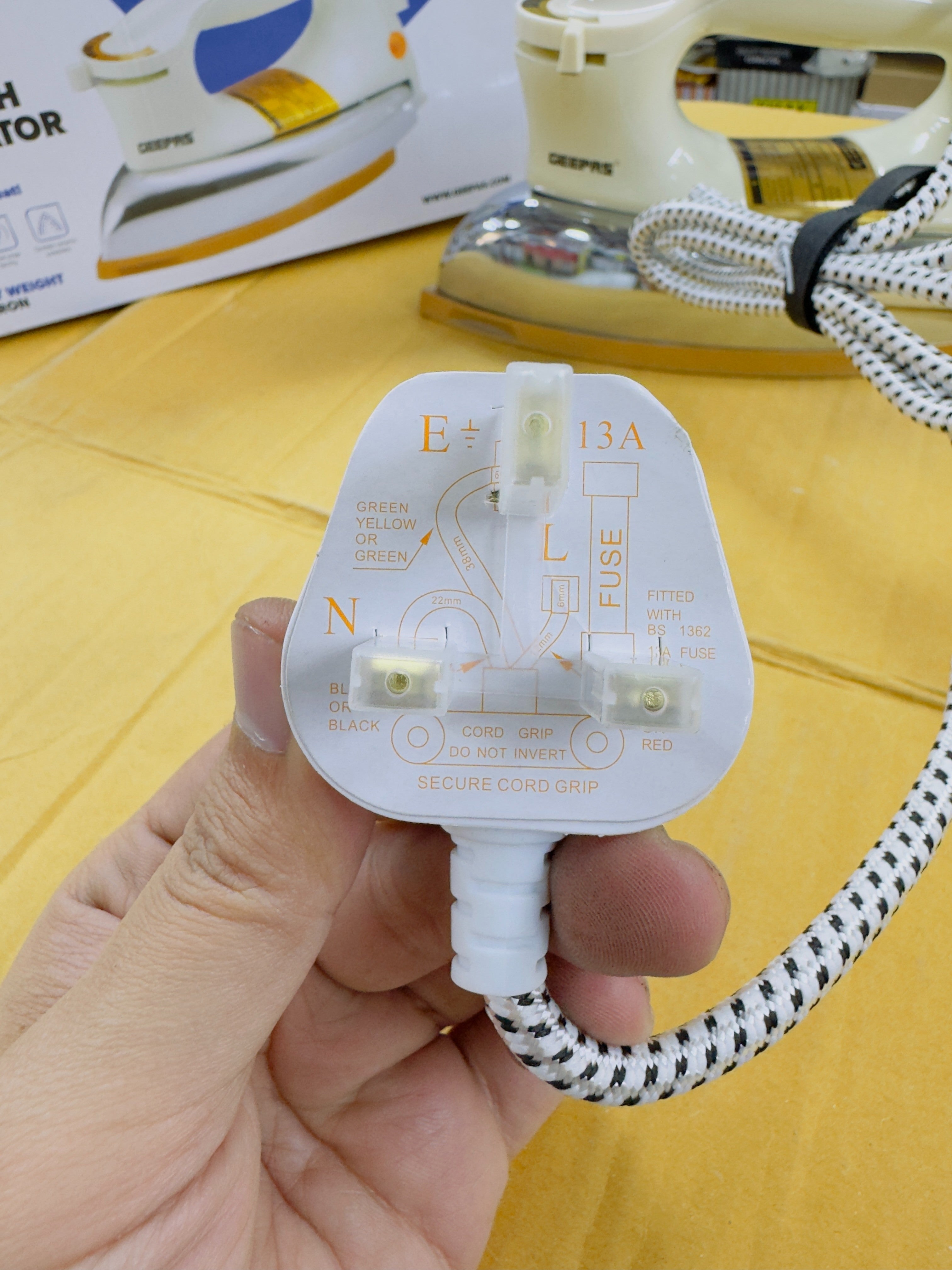 Geepas Heavy Dry Iron GDI2771P