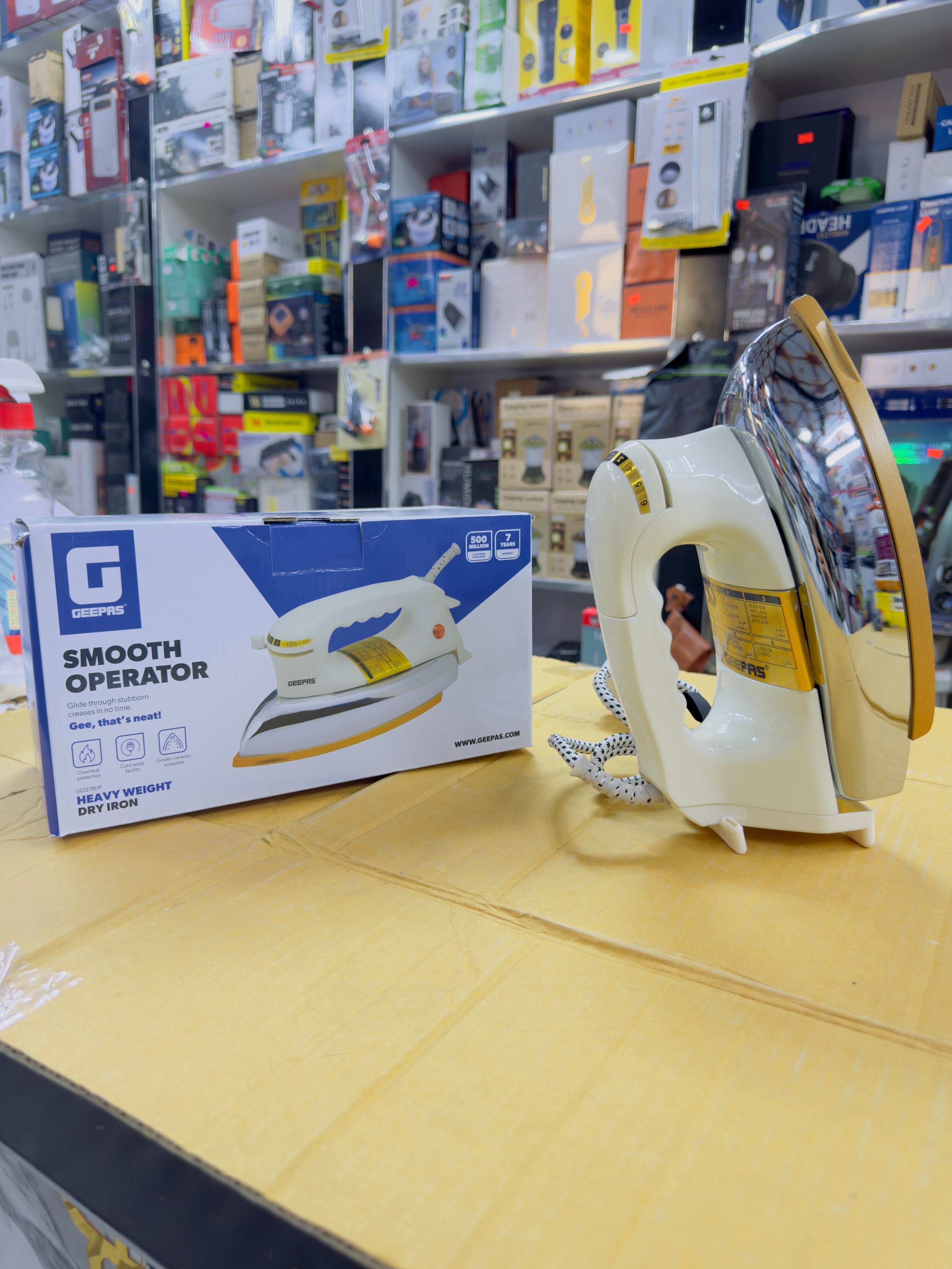 Geepas Heavy Dry Iron GDI2780P