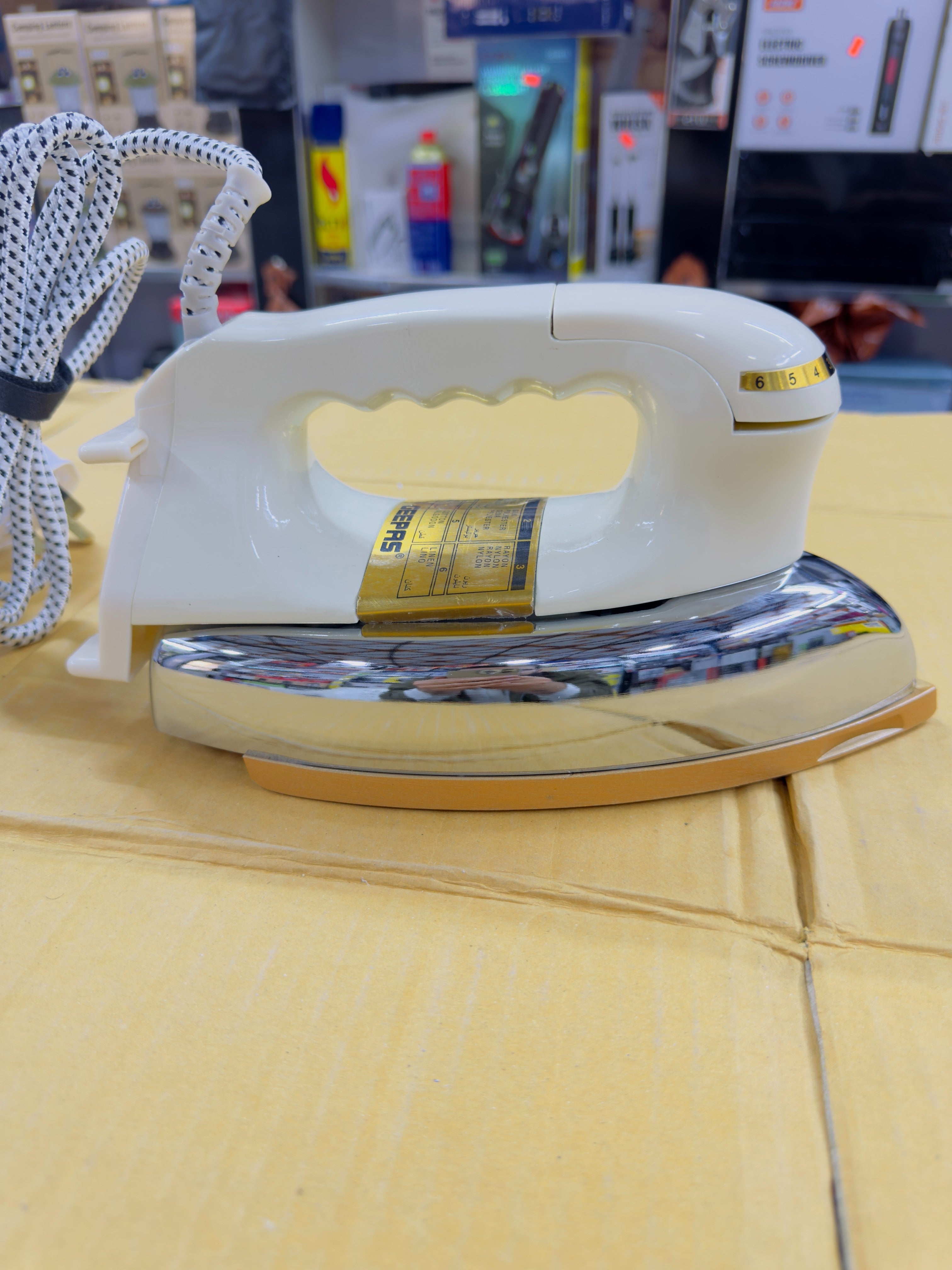 Geepas Heavy Dry Iron GDI2780P