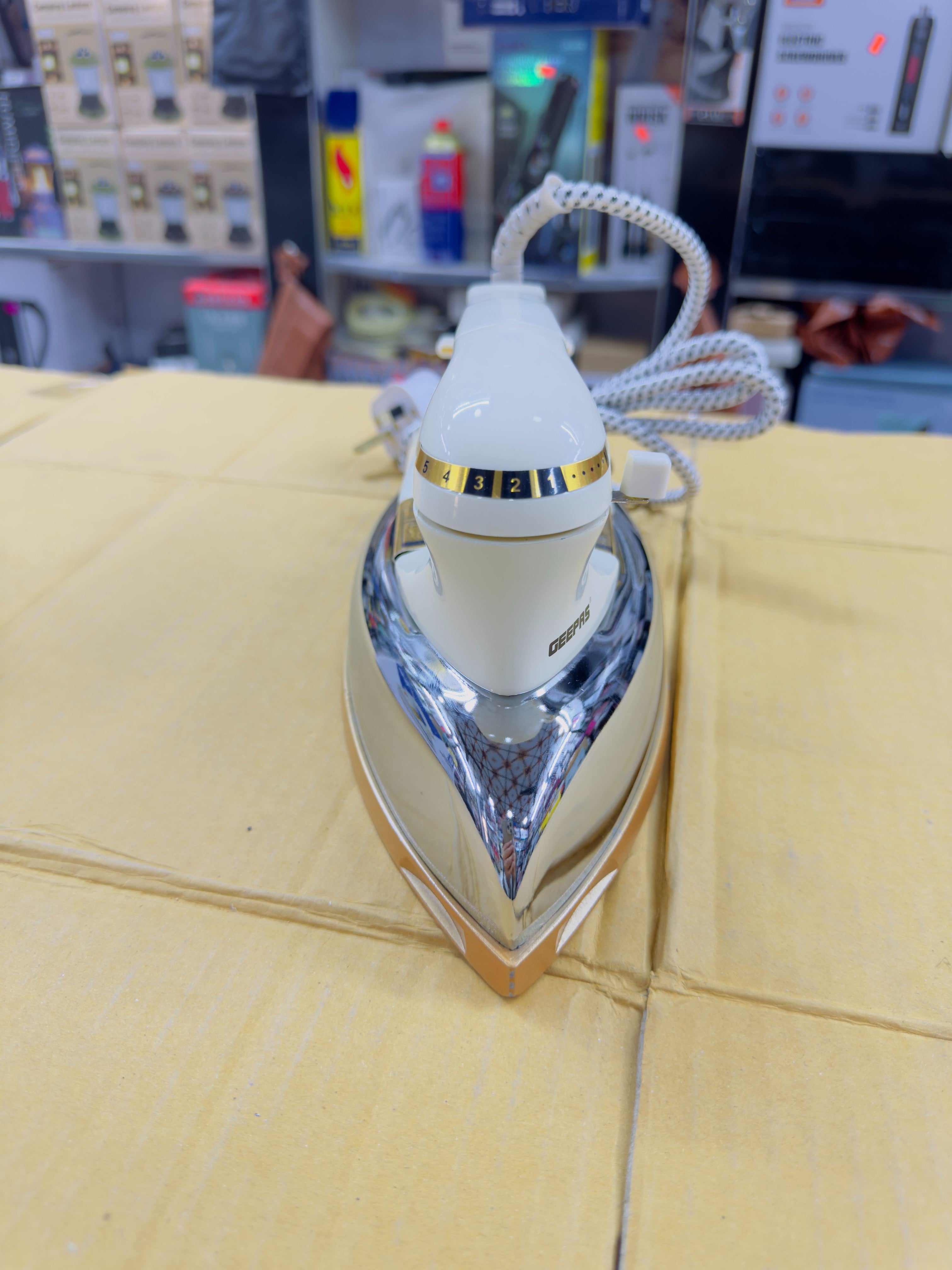 Geepas Heavy Dry Iron GDI2780P