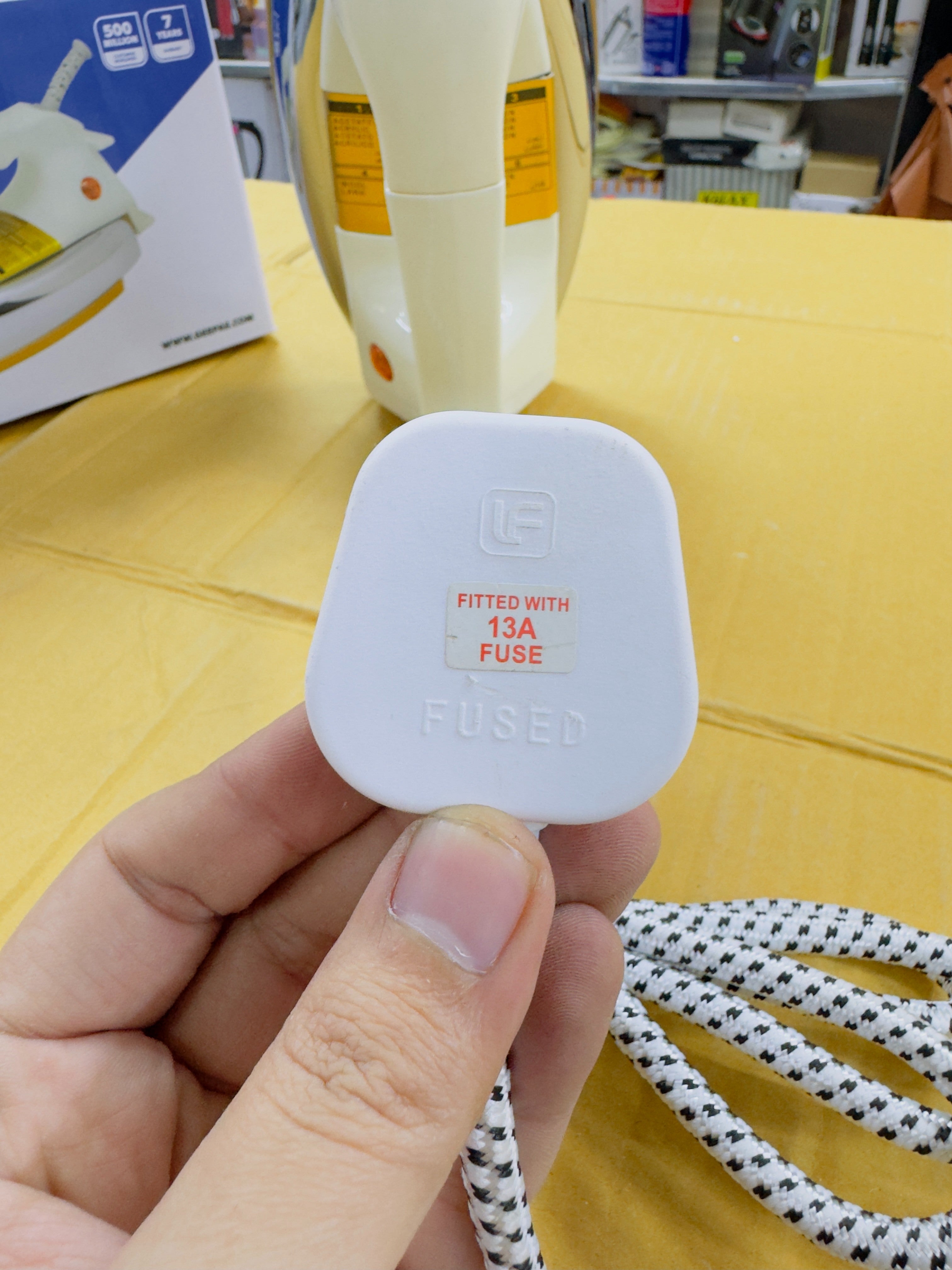 Geepas Heavy Dry Iron GDI2780P