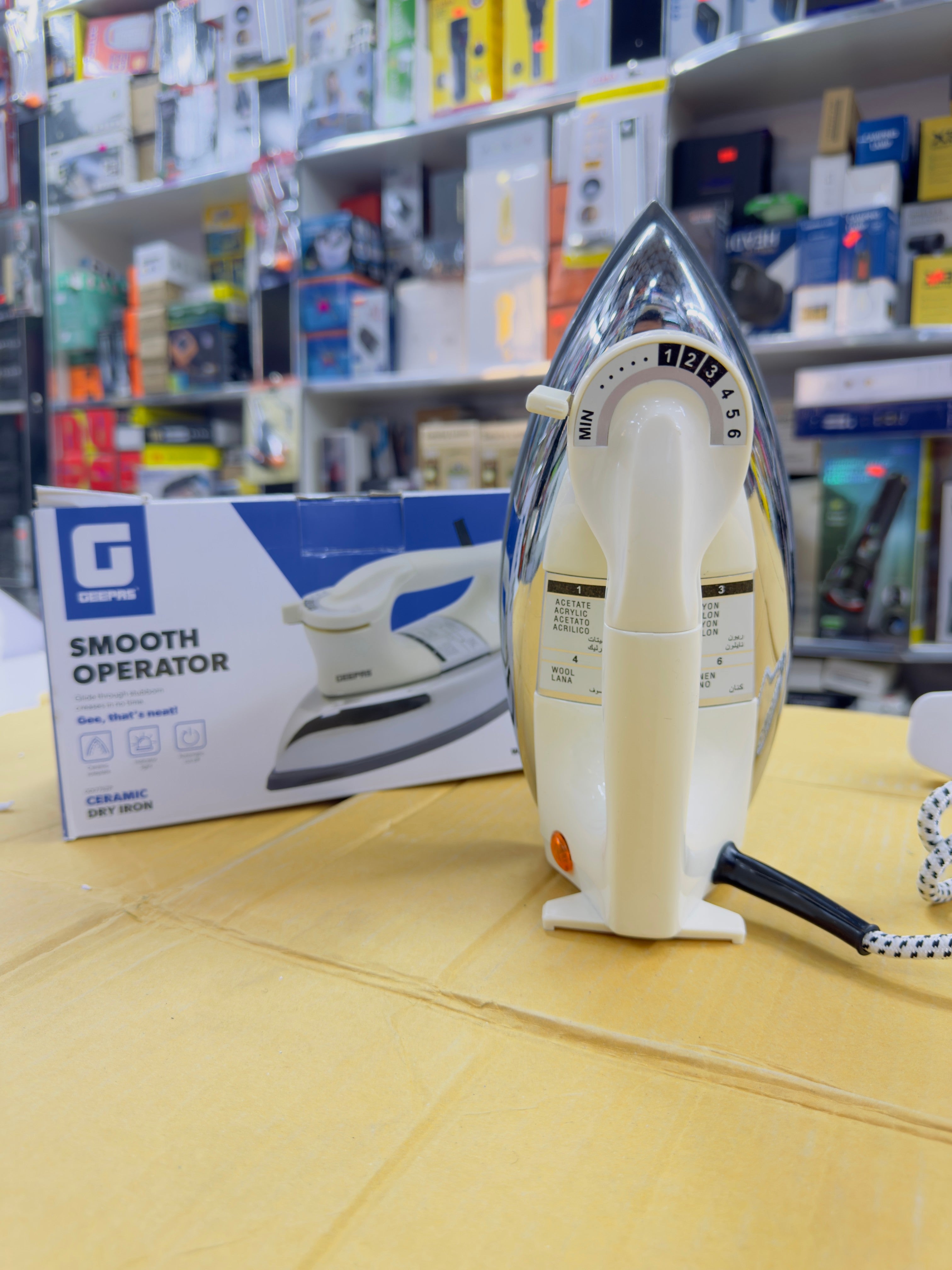 Geepas Heavy Dry Iron GDI7725P