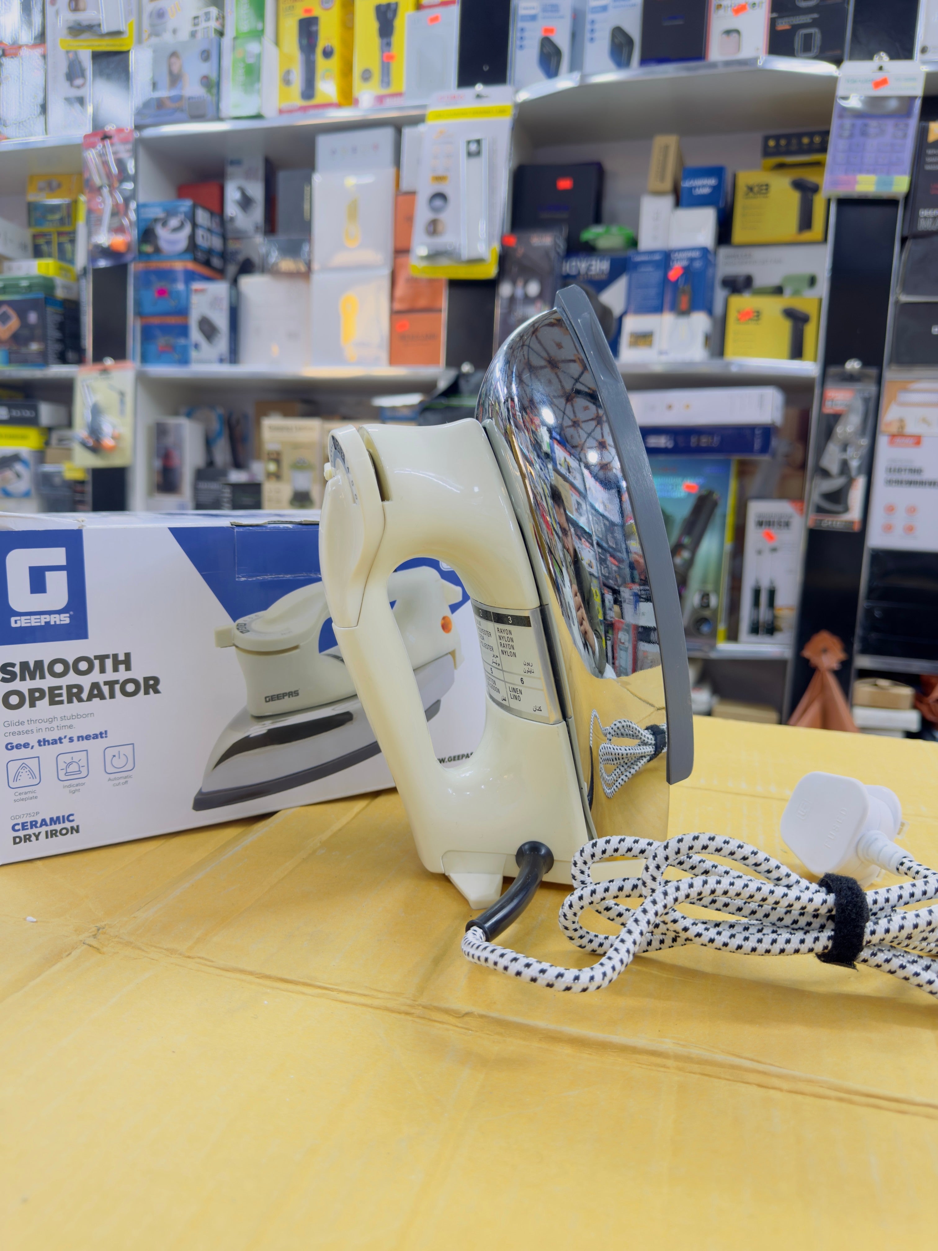 Geepas Heavy Dry Iron GDI7725P