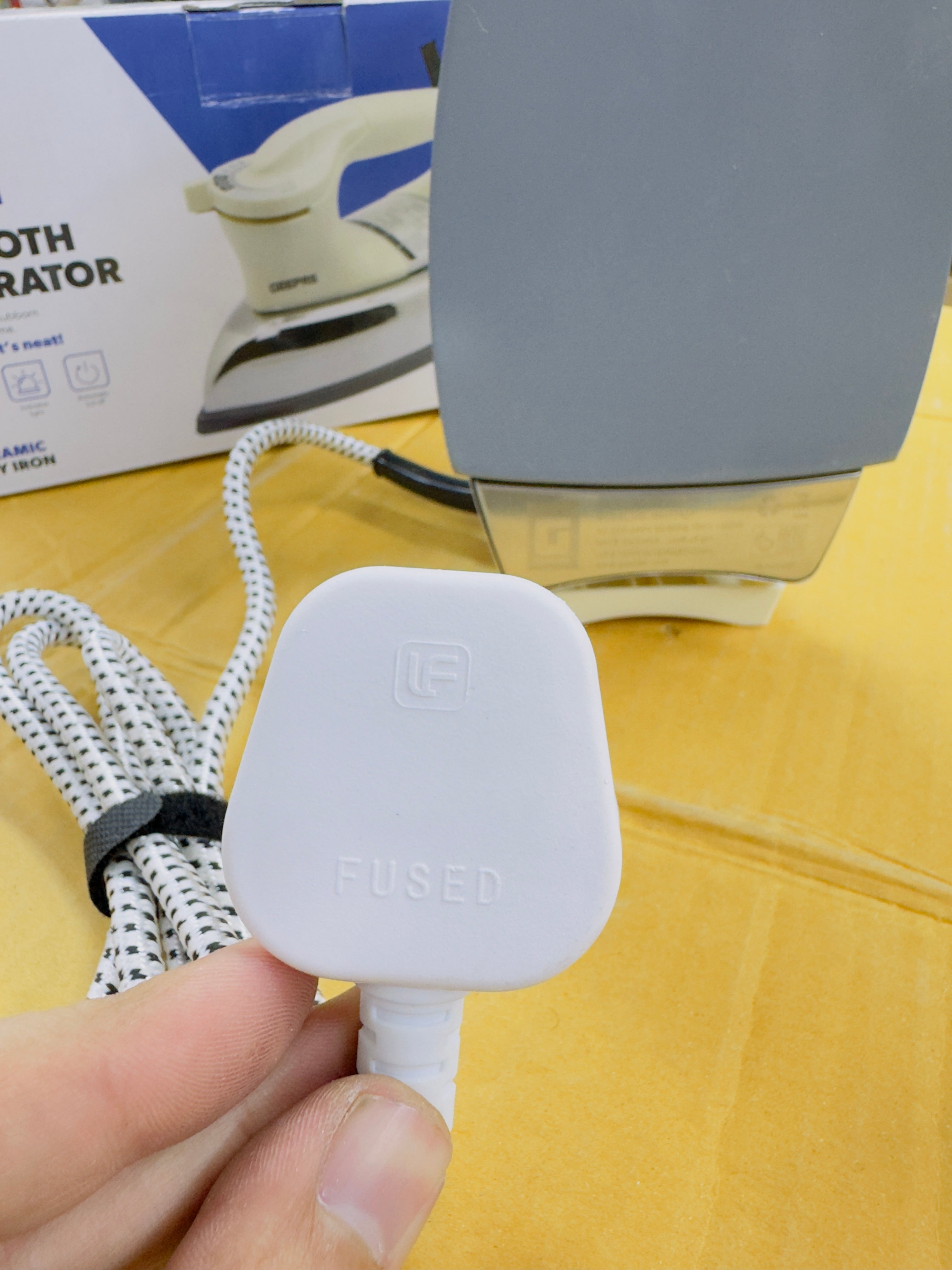 Geepas Heavy Dry Iron GDI7725P