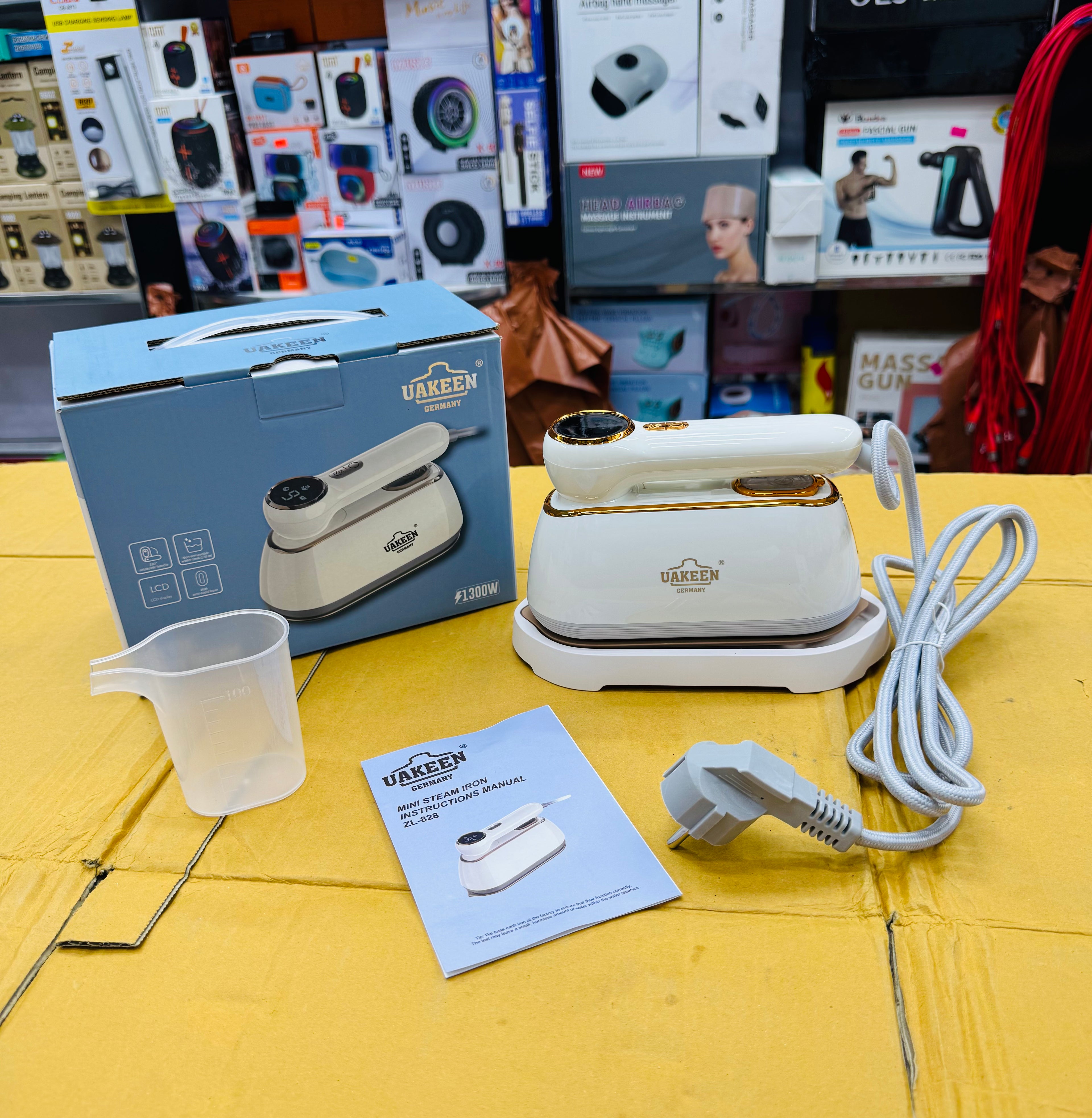 Uakeen German Mini Portable Steam Iron Zl-828