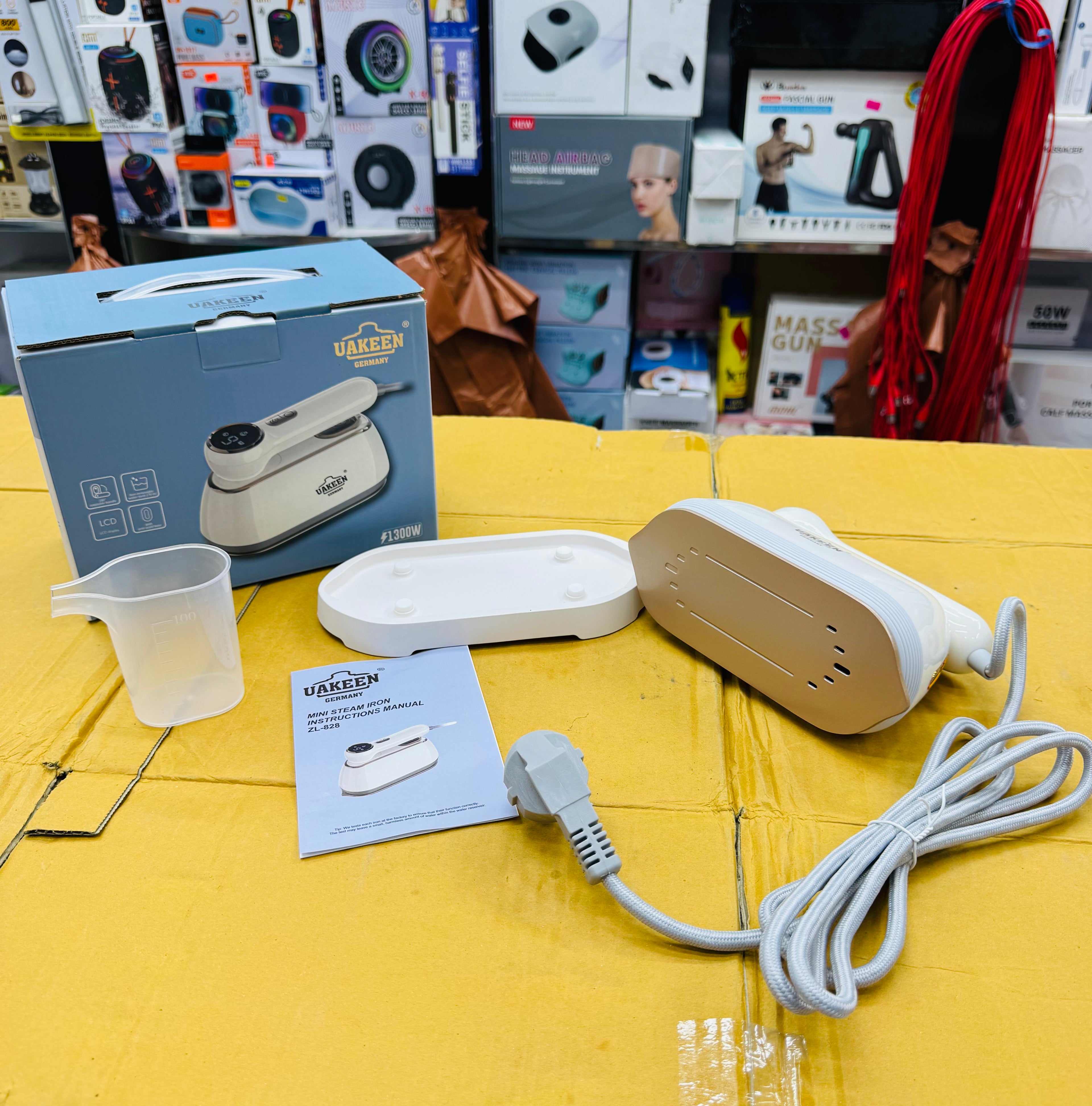 Uakeen German Mini Portable Steam Iron Zl-828