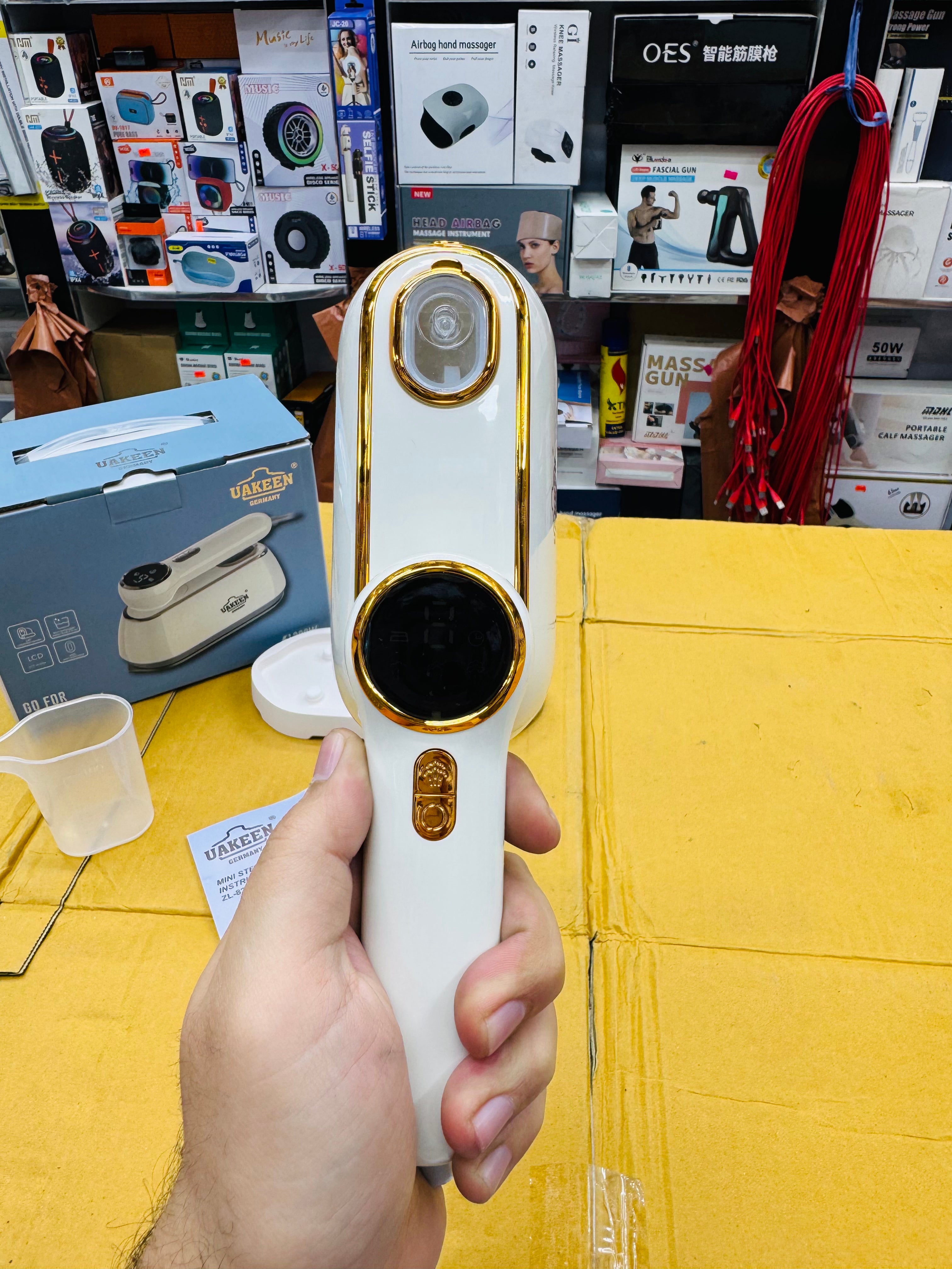 Uakeen German Mini Portable Steam Iron Zl-828