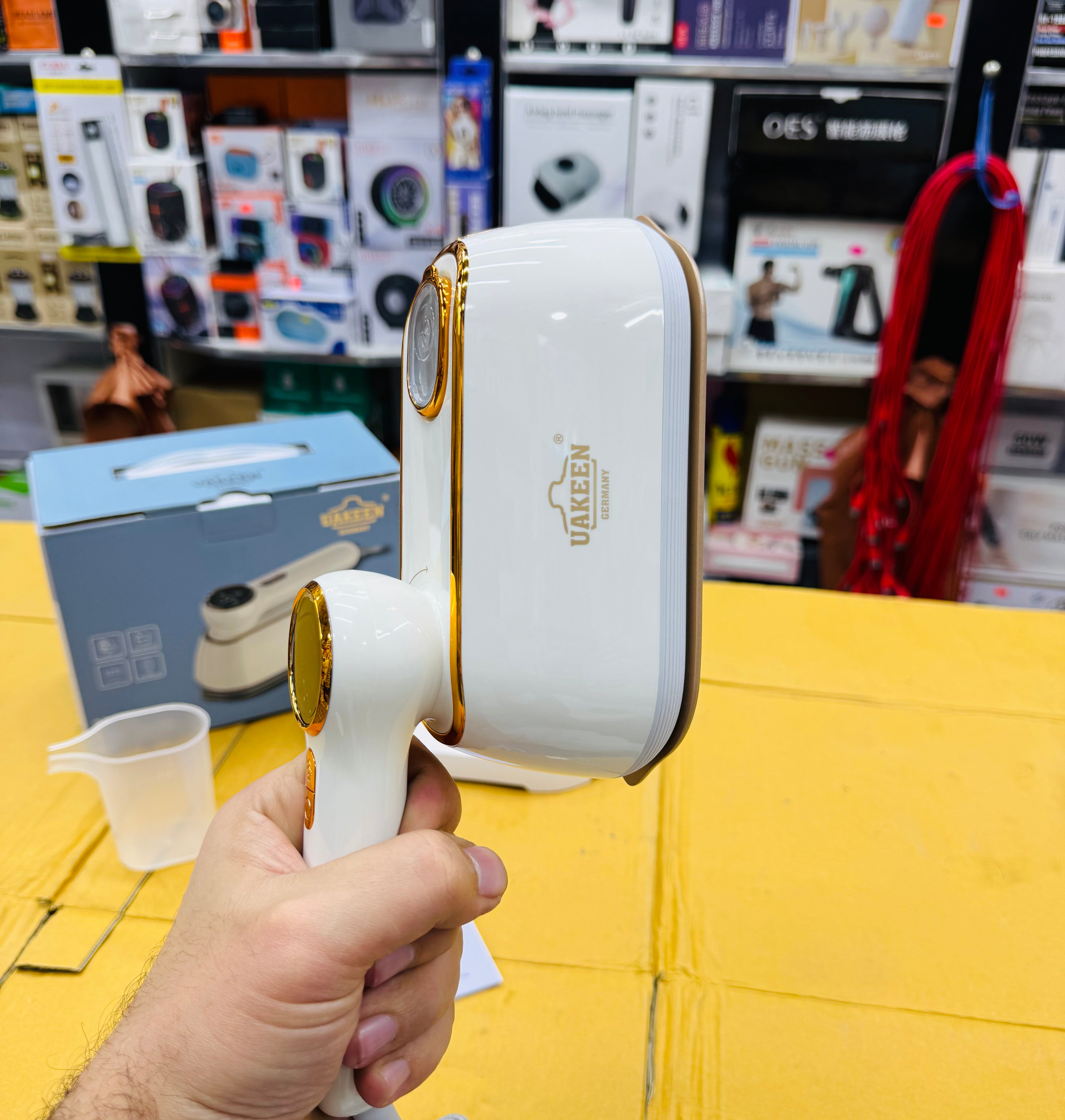 Uakeen German Mini Portable Steam Iron Zl-828