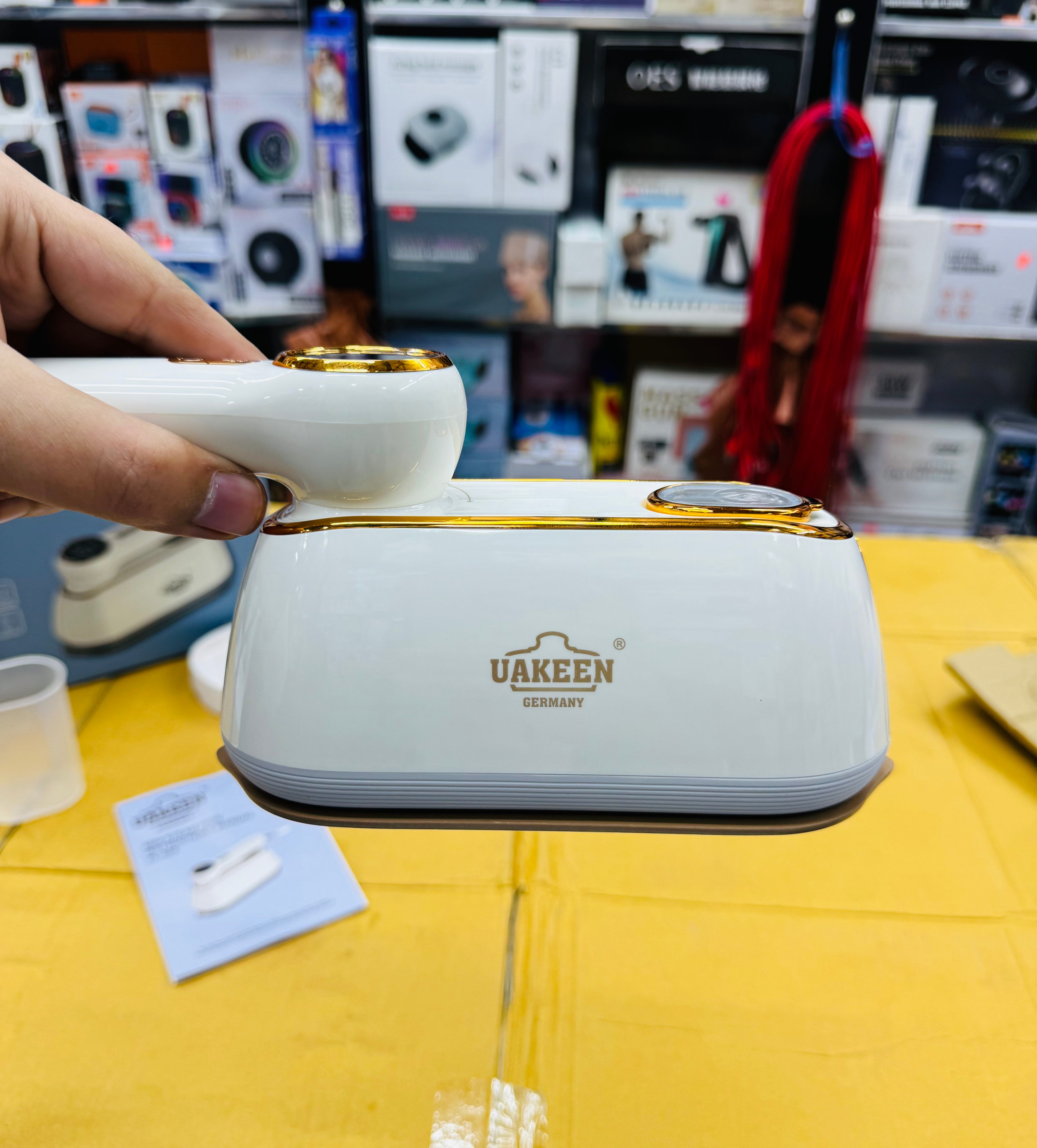 Uakeen German Mini Portable Steam Iron Zl-828