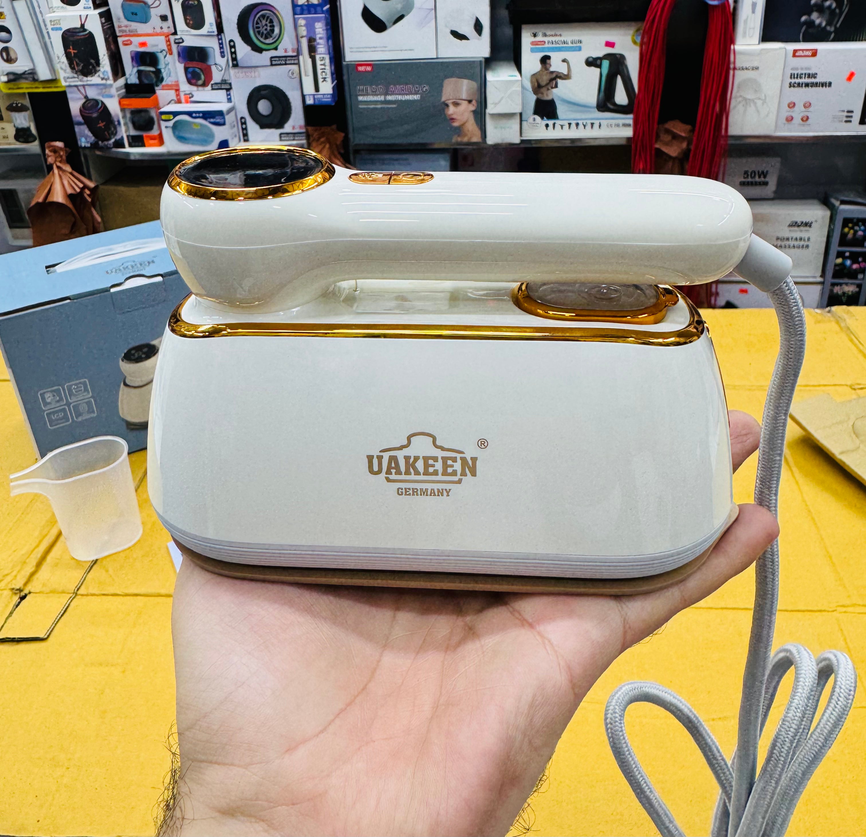 Uakeen German Mini Portable Steam Iron Zl-828