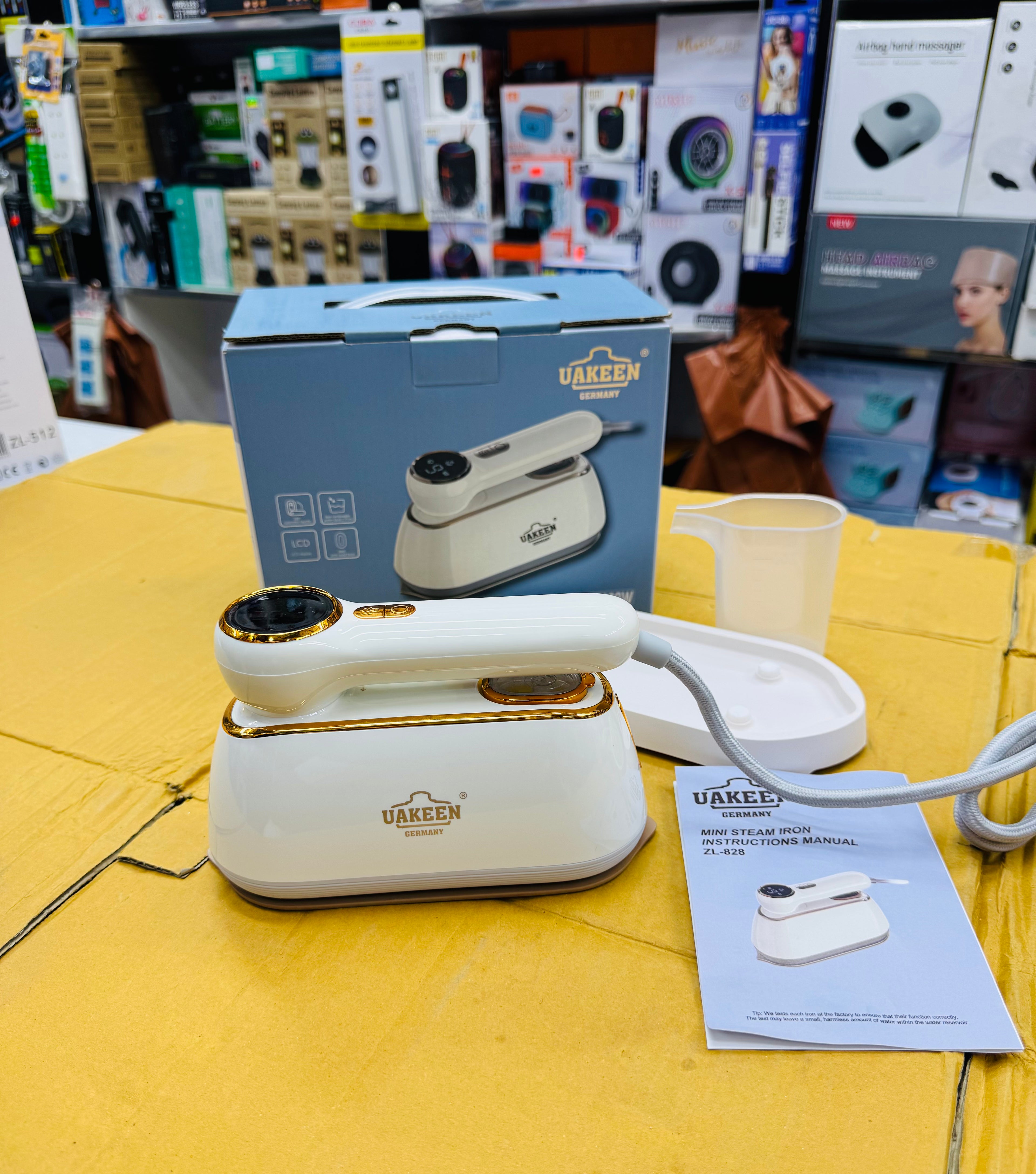 Uakeen German Mini Portable Steam Iron Zl-828