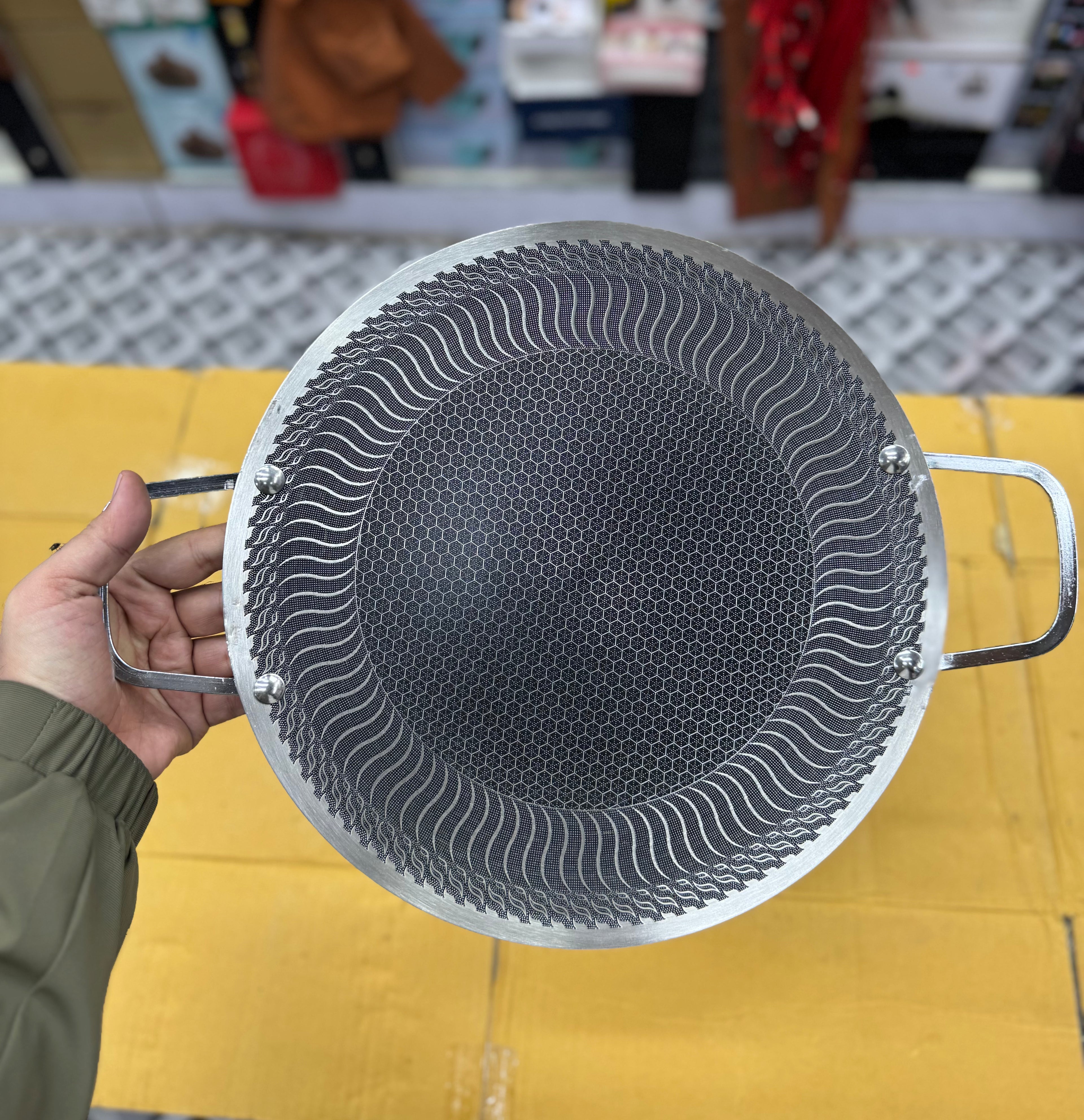 32 Cm German Technology Honey Comb Laser Coating Tawa