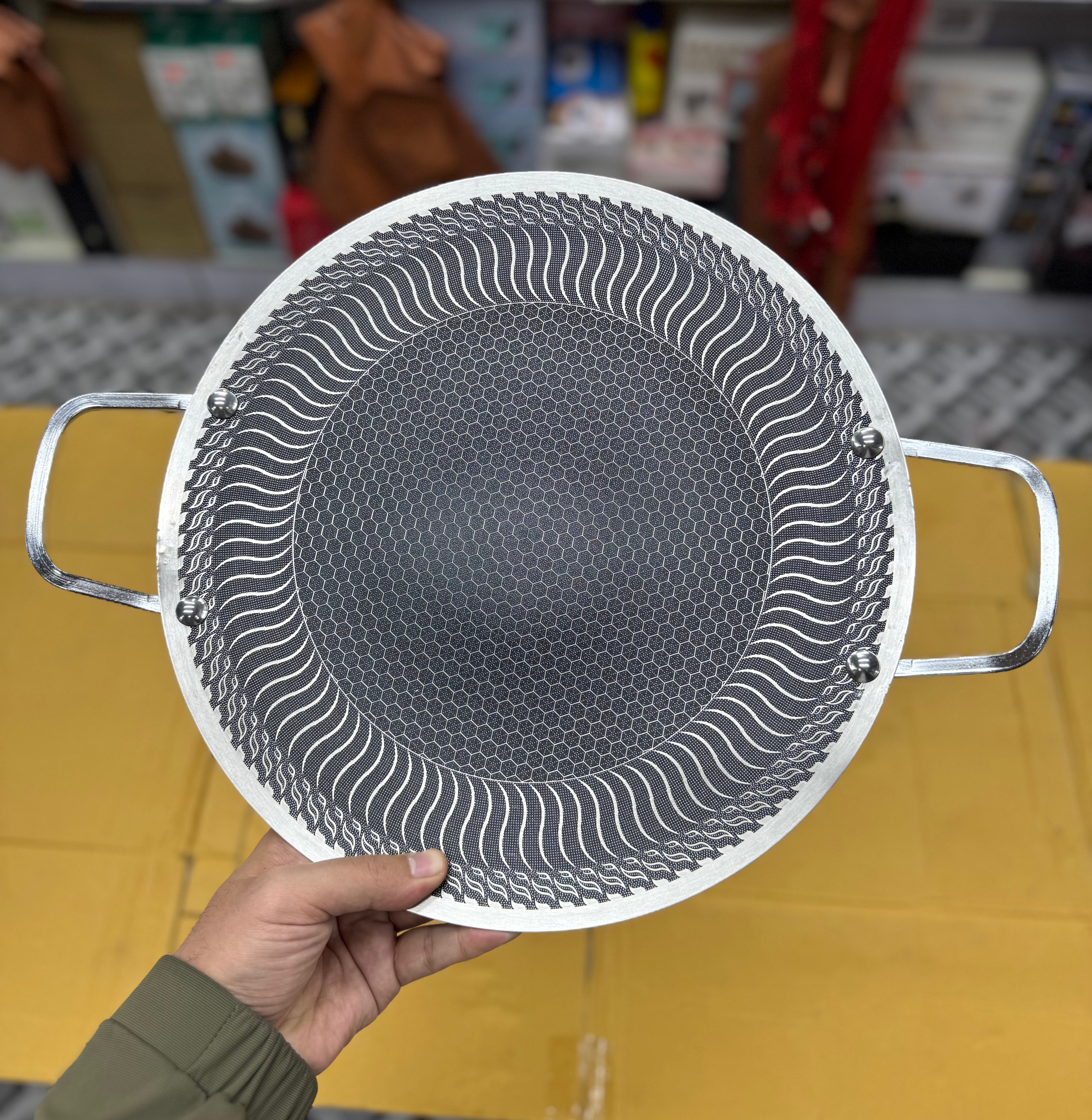 32 Cm German Technology Honey Comb Laser Coating Tawa