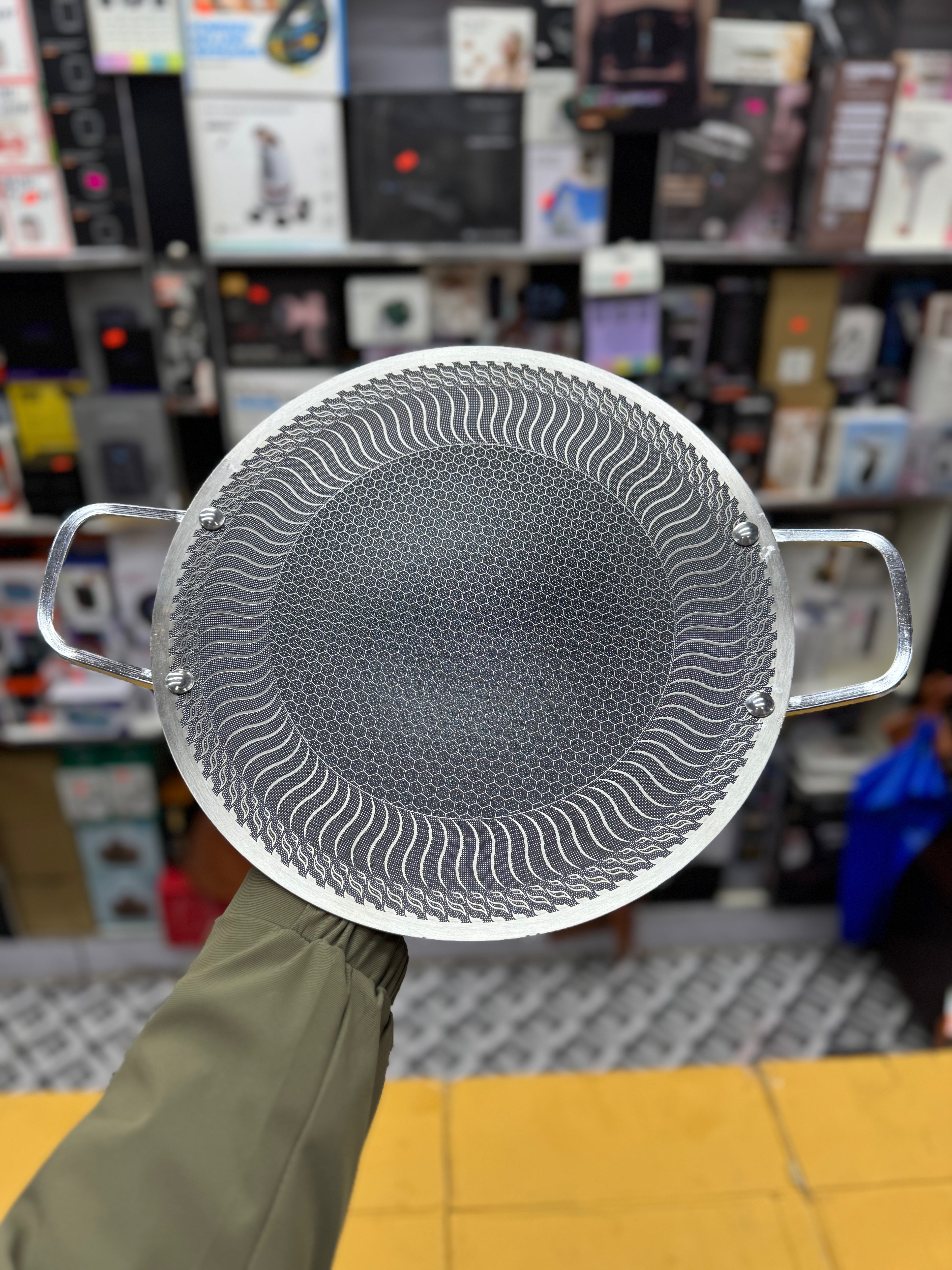 32 Cm German Technology Honey Comb Laser Coating Tawa