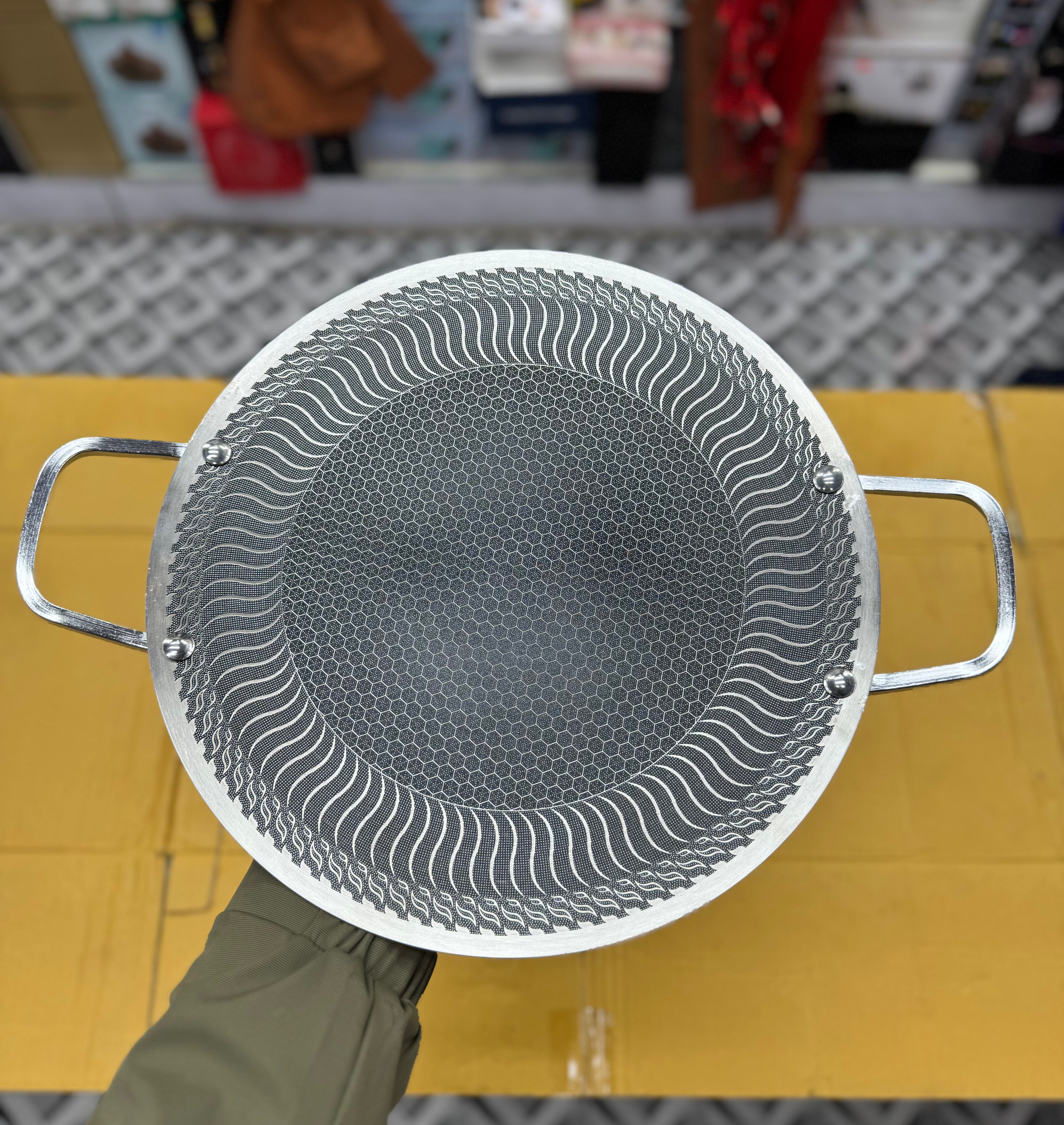 32 Cm German Technology Honey Comb Laser Coating Tawa