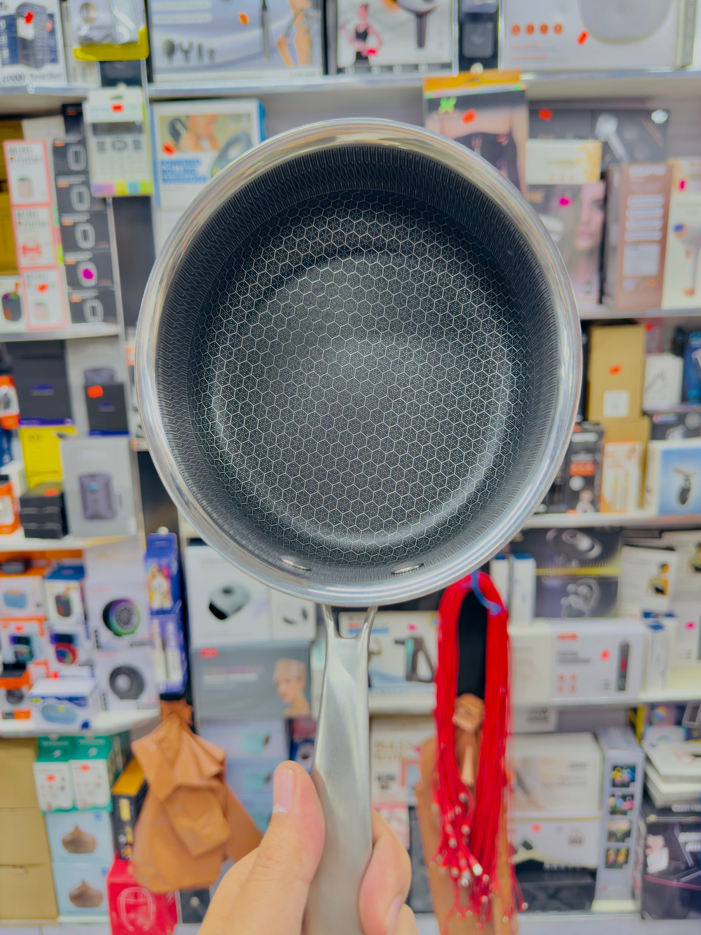 18 Cm Honey Comb German Technology Laser Coated Saucepan with Lid