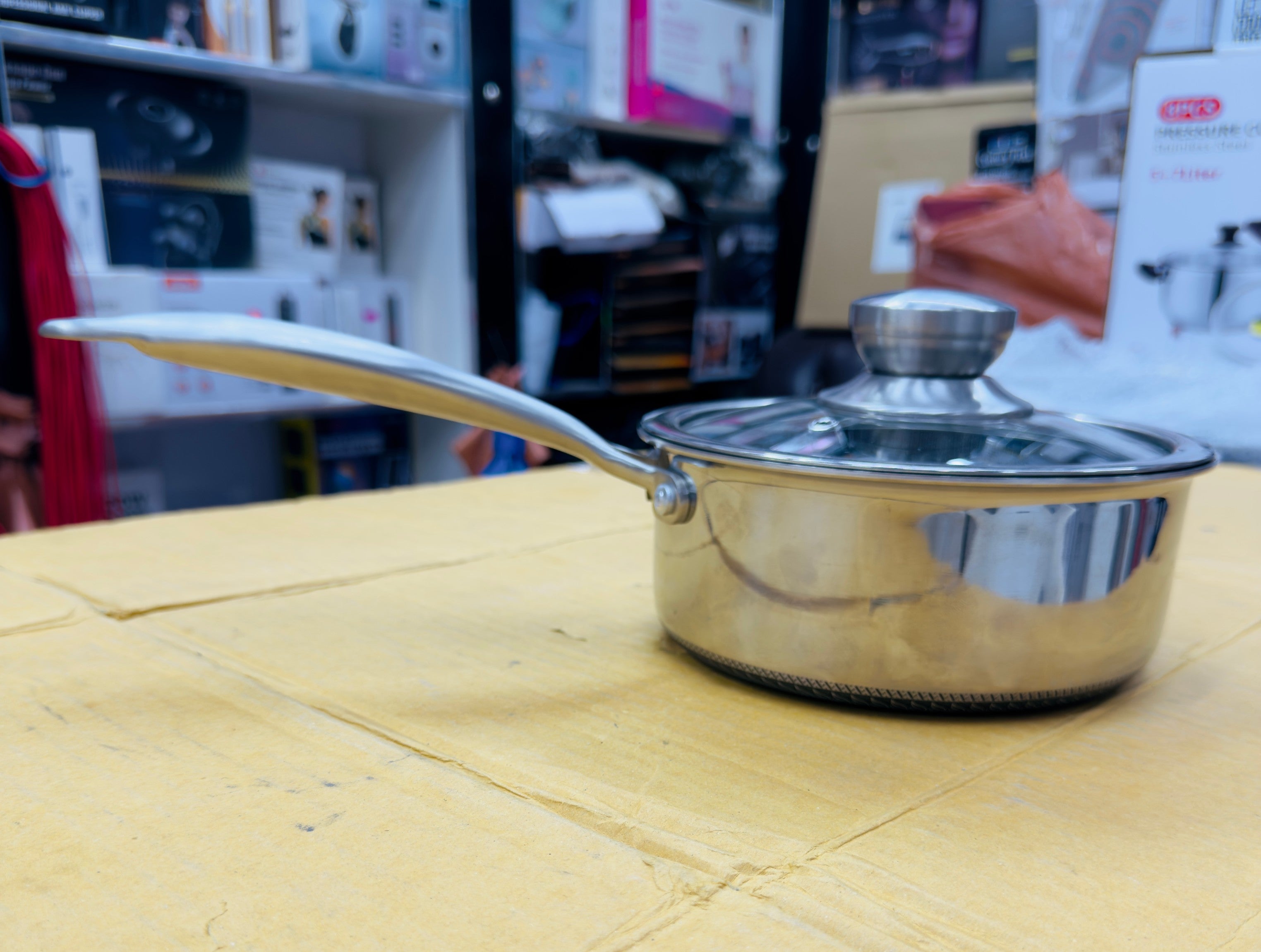 18 Cm Honey Comb German Technology Laser Coated Saucepan with Lid